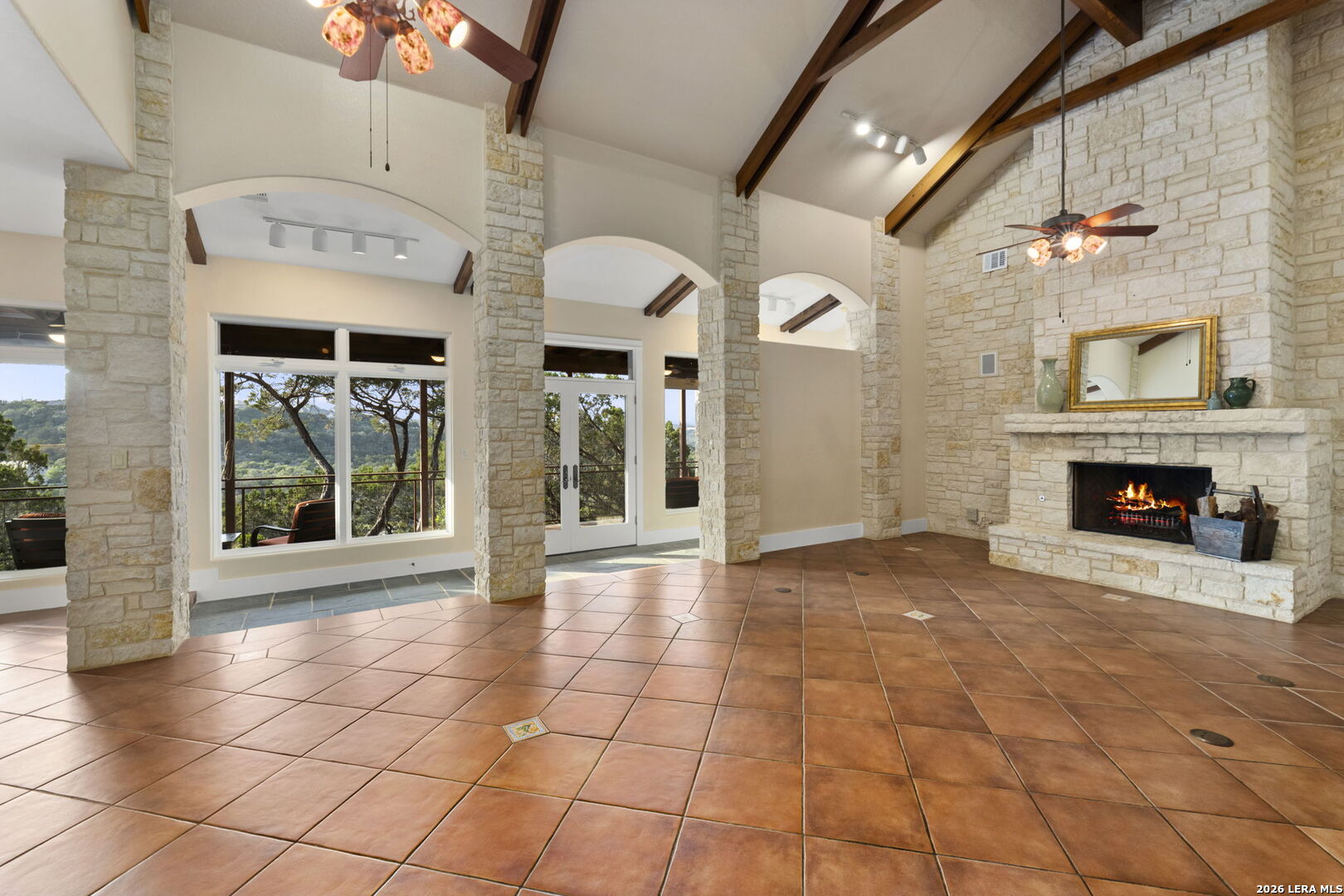 15529 Escarpment Oak