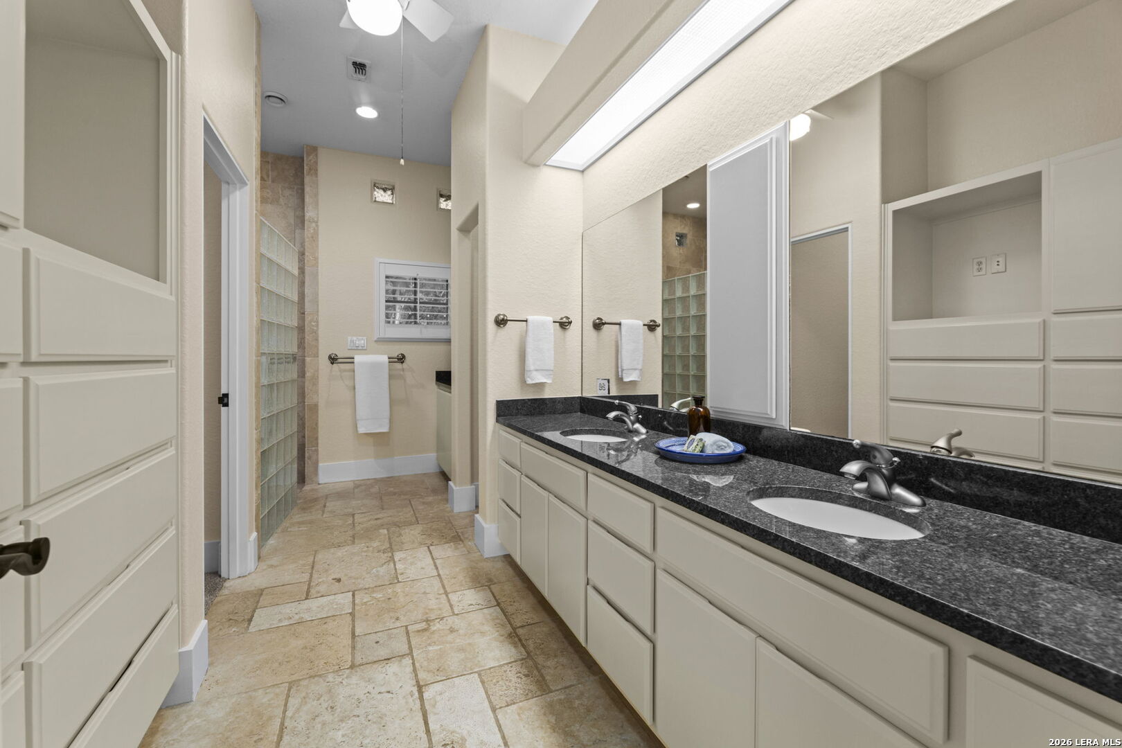 15529 Escarpment Oak