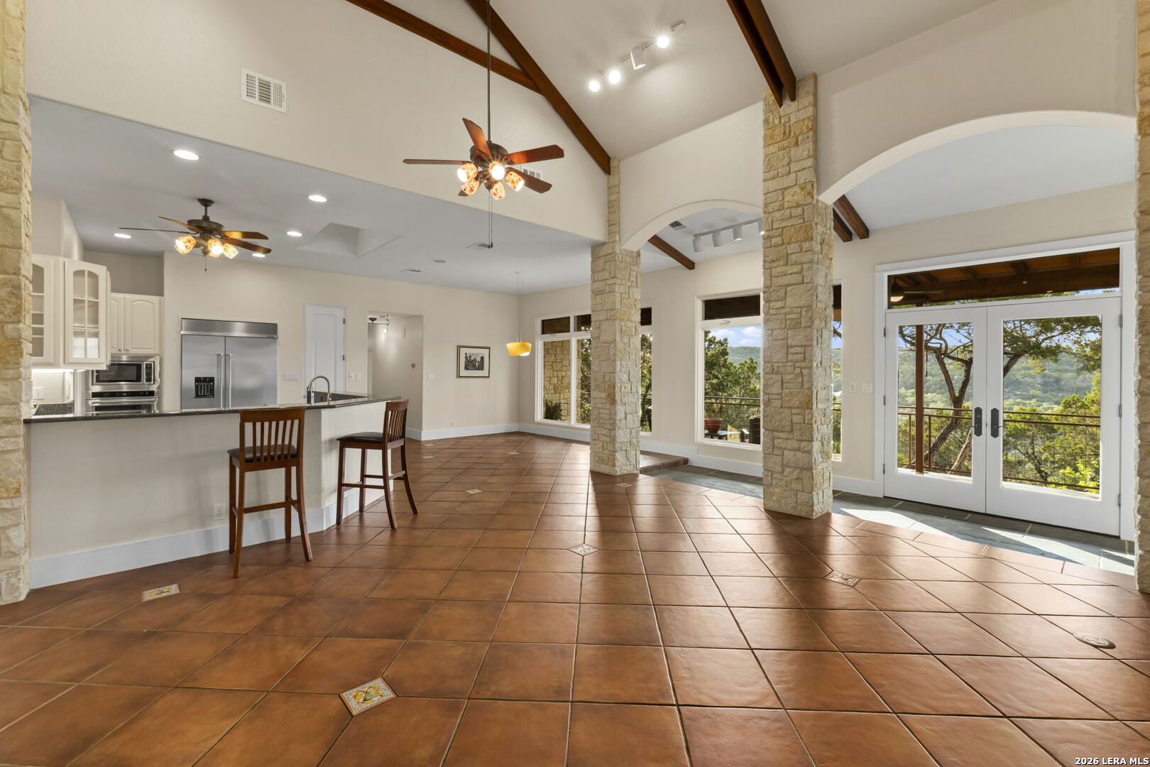 15529 Escarpment Oak