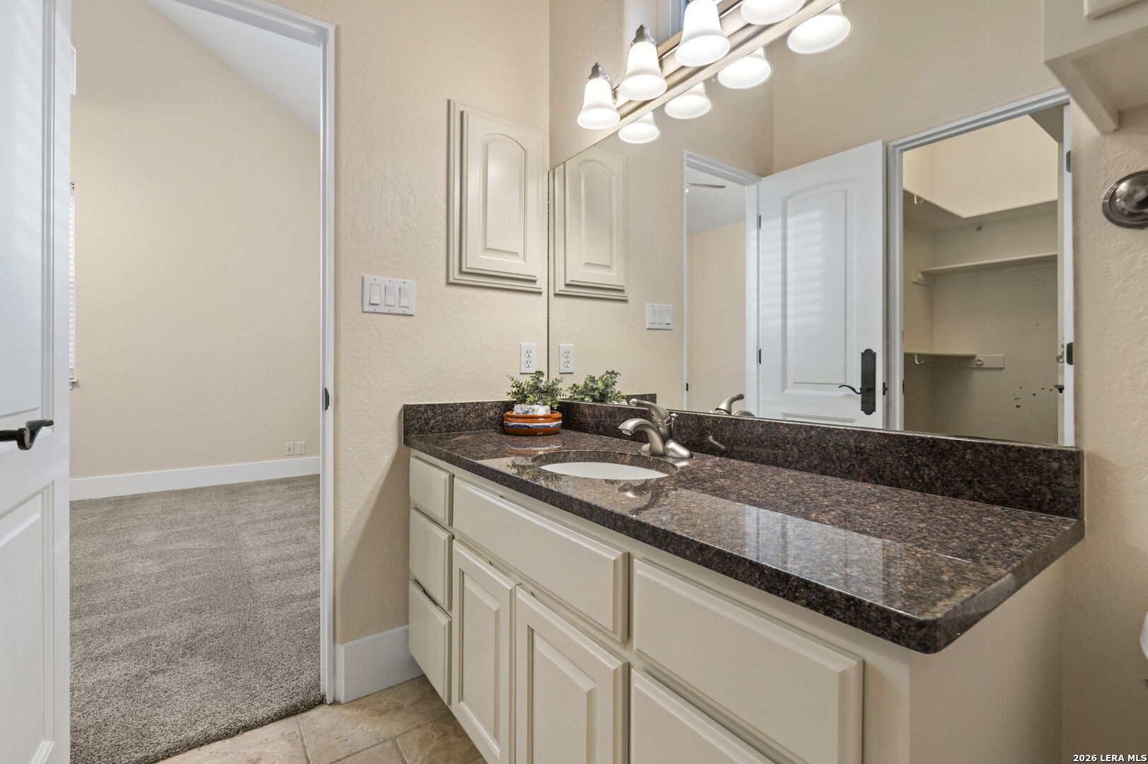 15529 Escarpment Oak