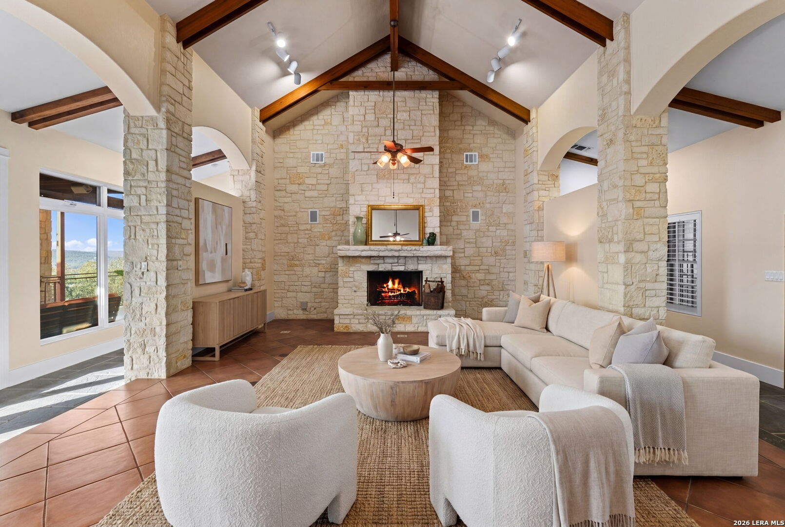 15529 Escarpment Oak