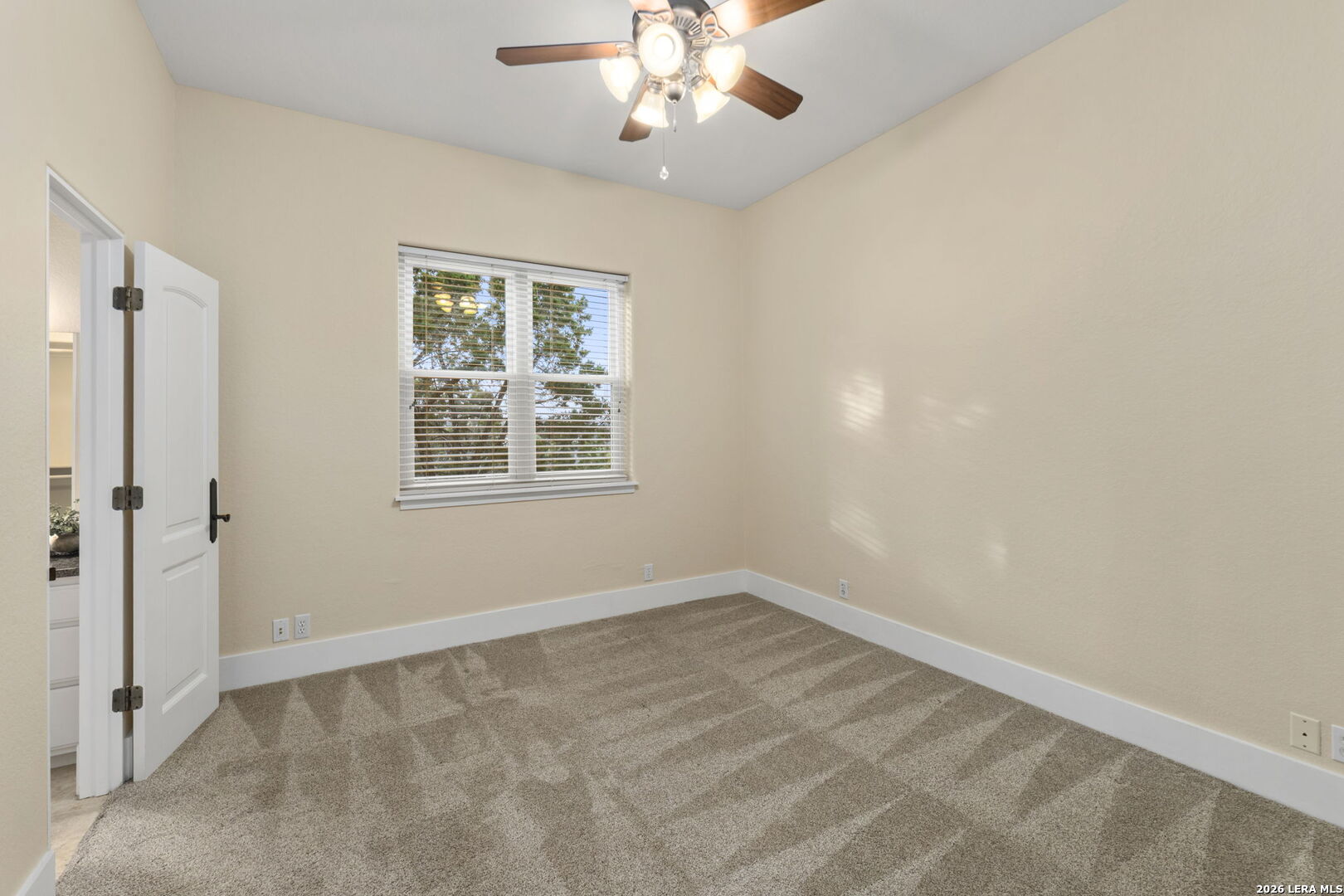 15529 Escarpment Oak