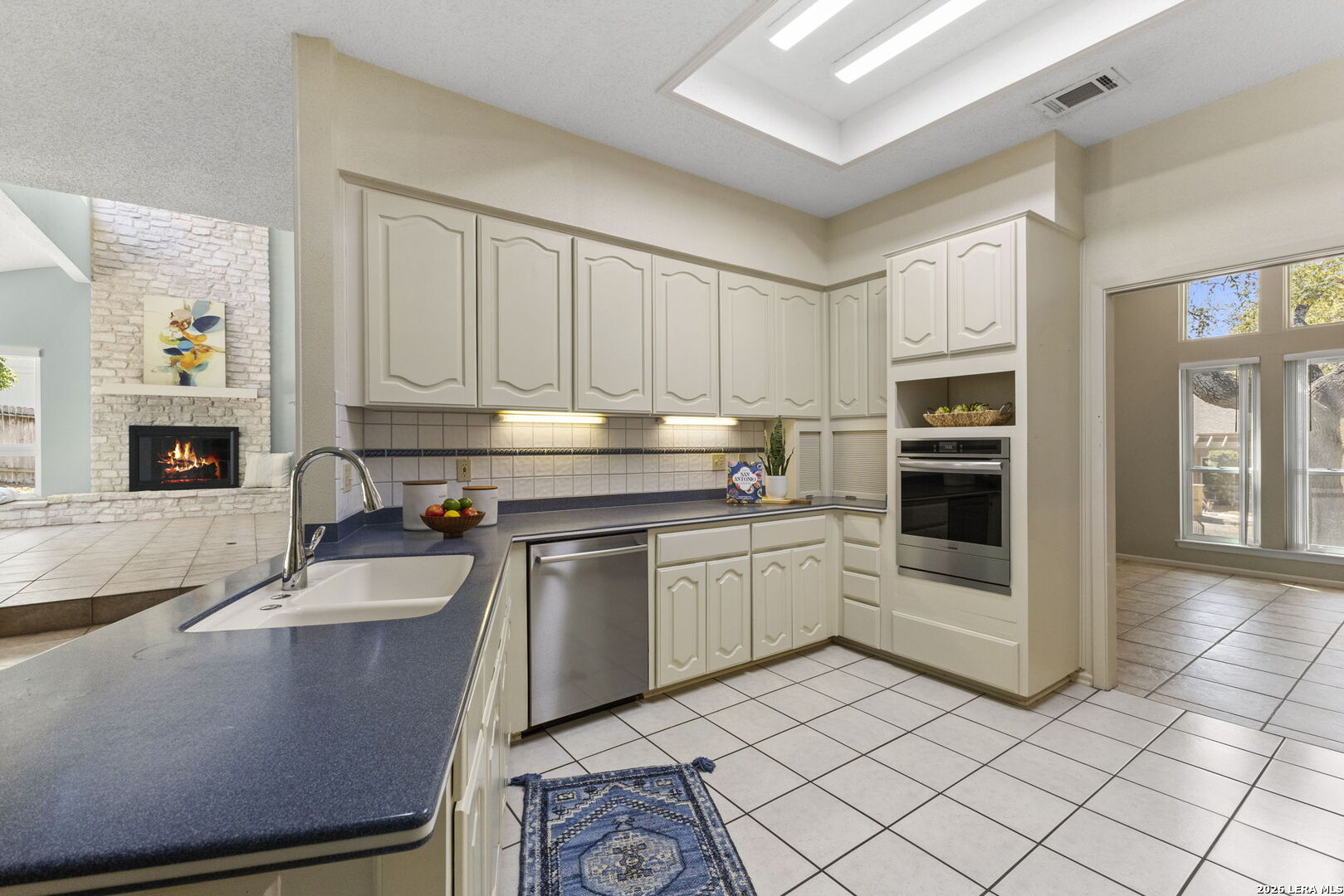 12811 Country Crest