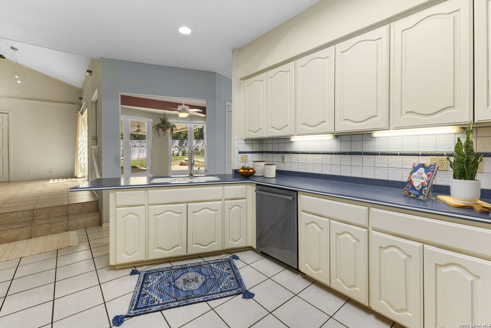 12811 Country Crest