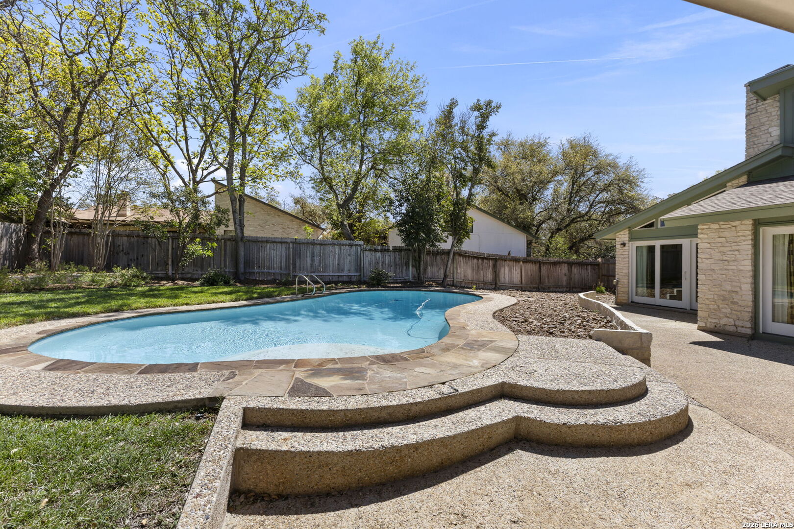 12811 Country Crest
