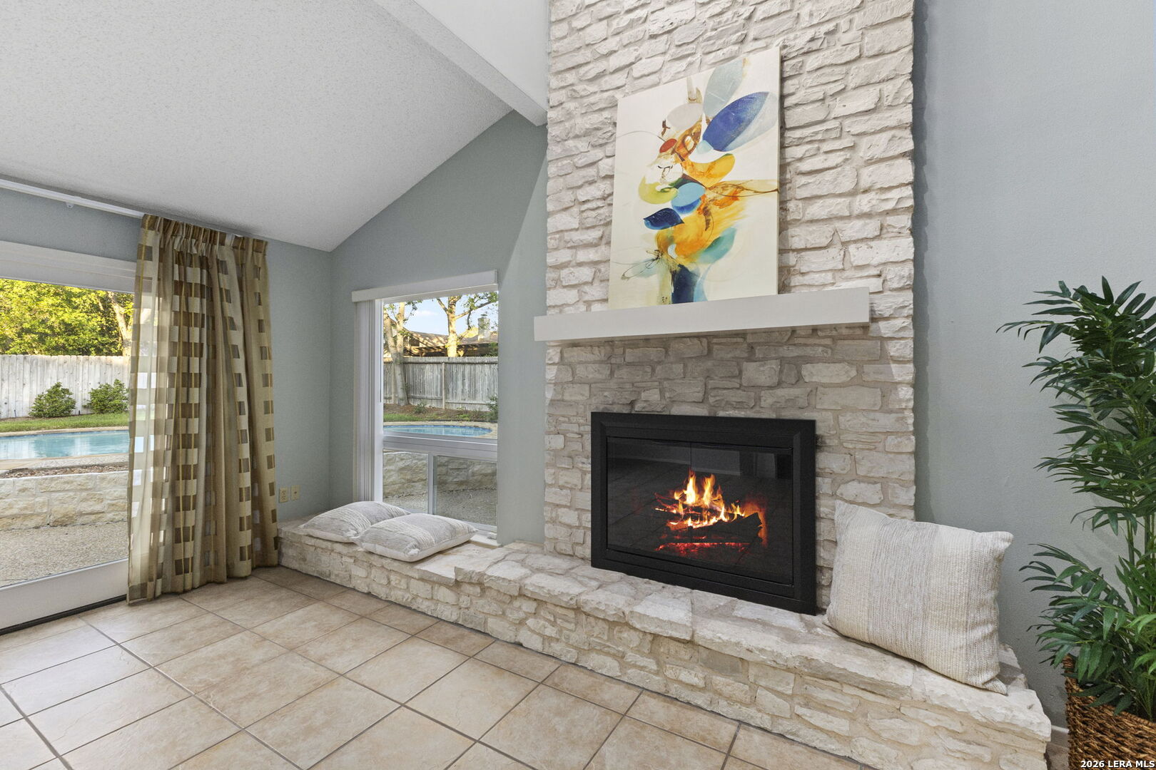 12811 Country Crest