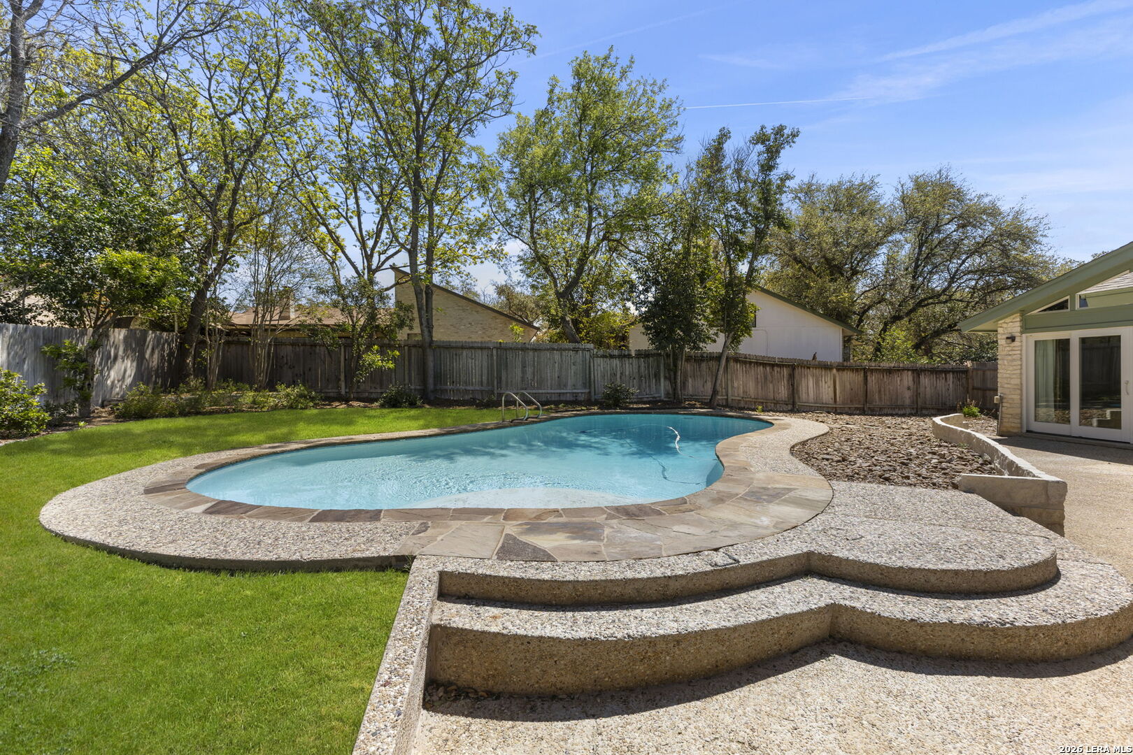 12811 Country Crest