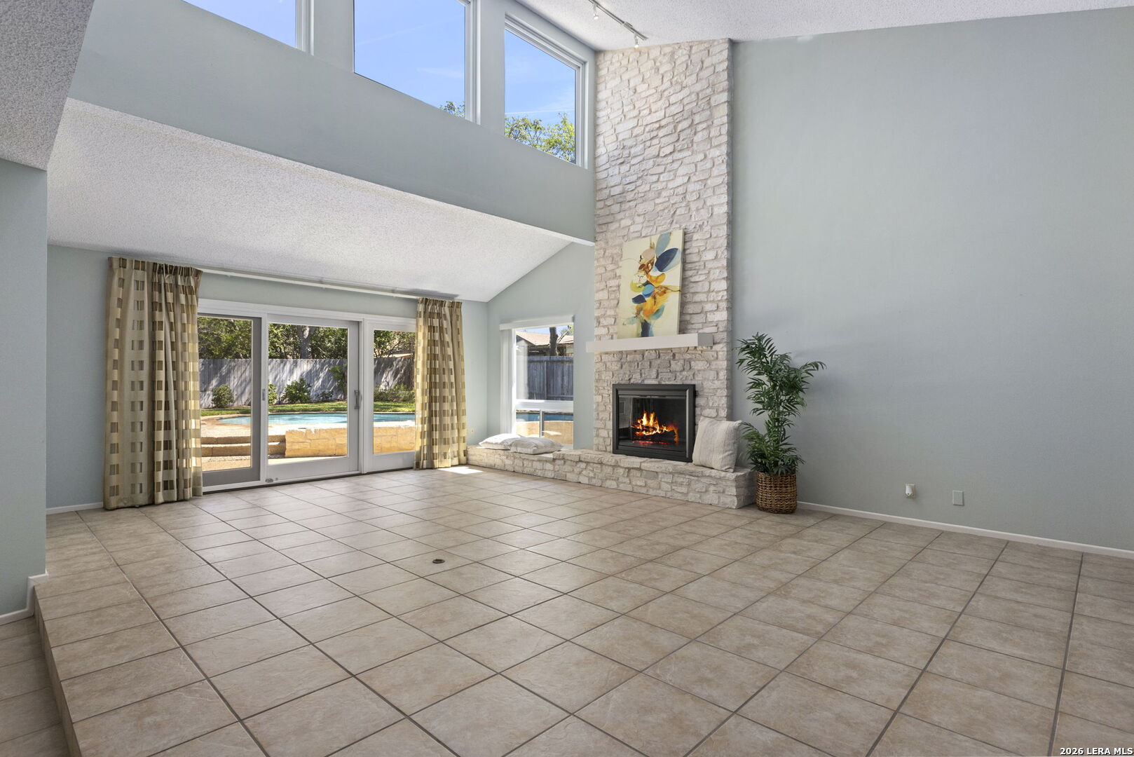 12811 Country Crest