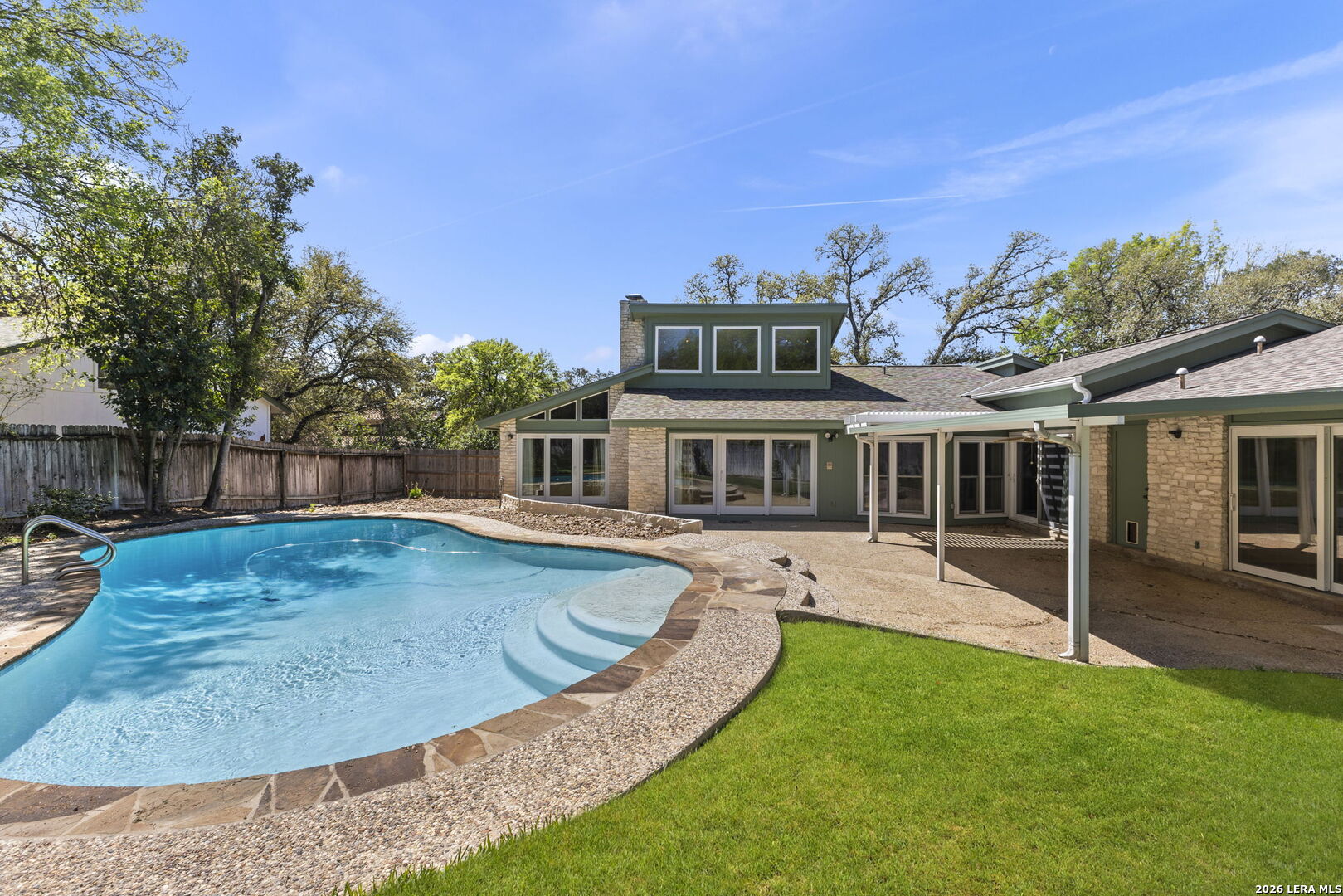 12811 Country Crest