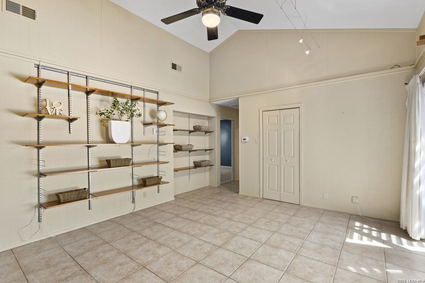12811 Country Crest