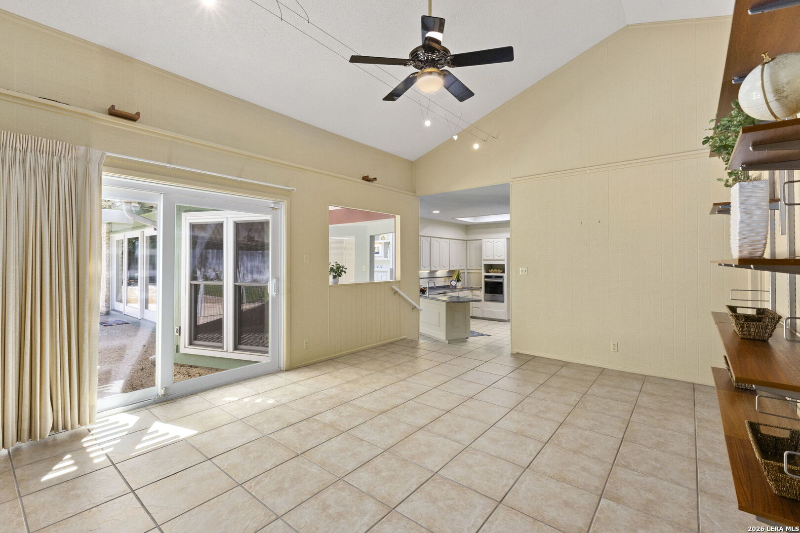 12811 Country Crest