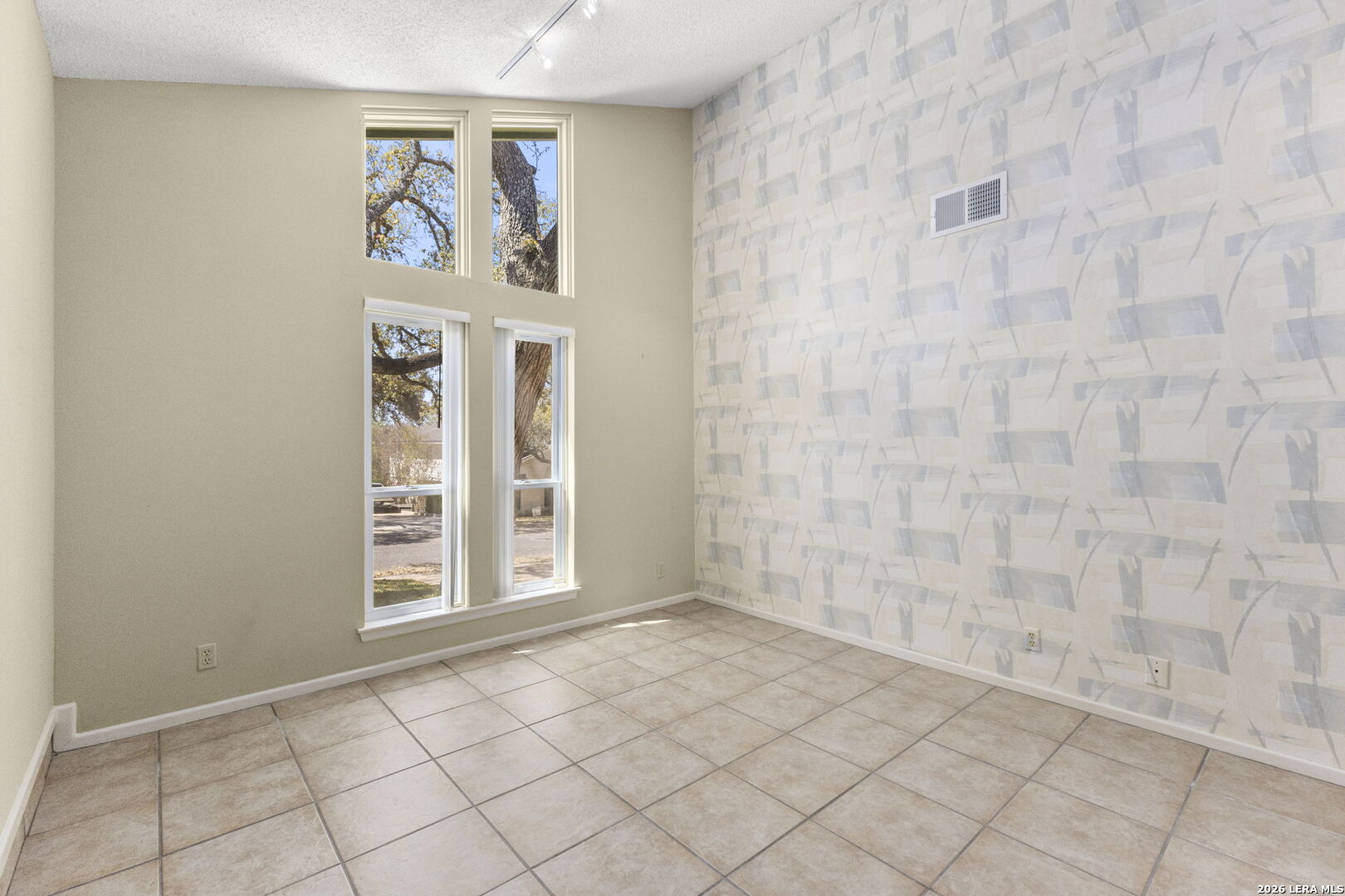 12811 Country Crest