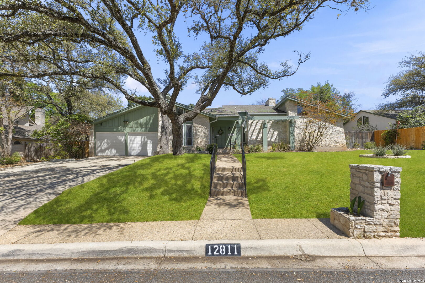 12811 Country Crest