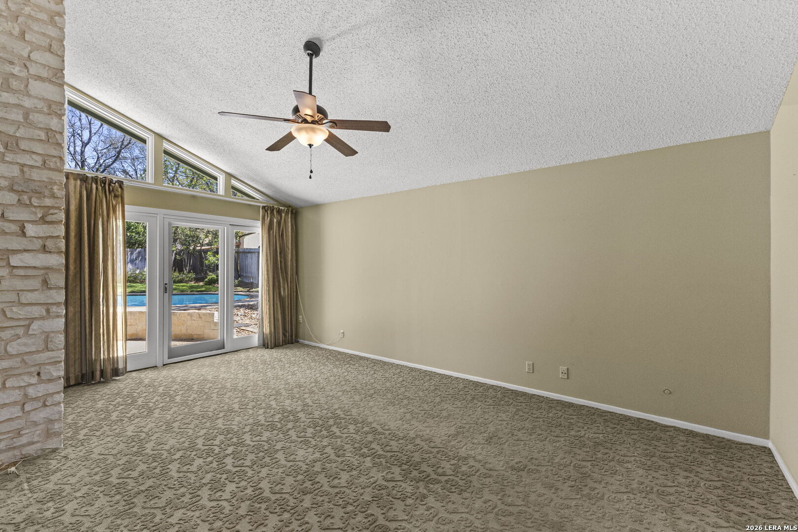 12811 Country Crest