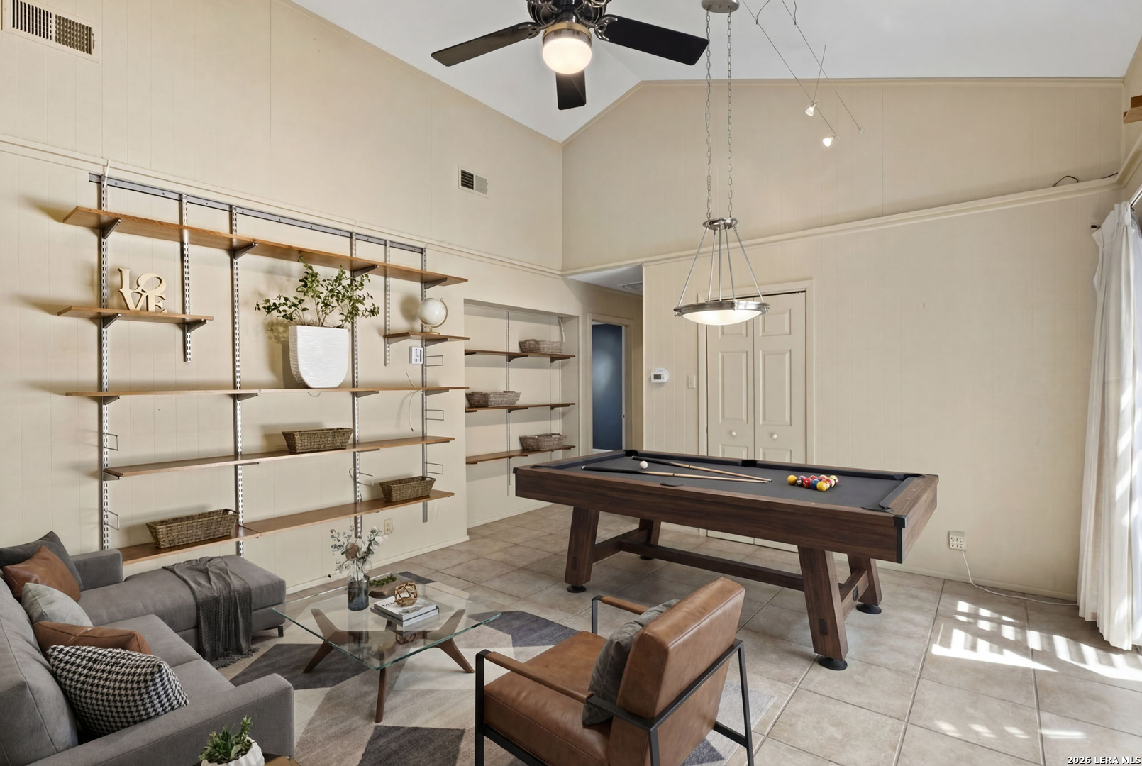 12811 Country Crest