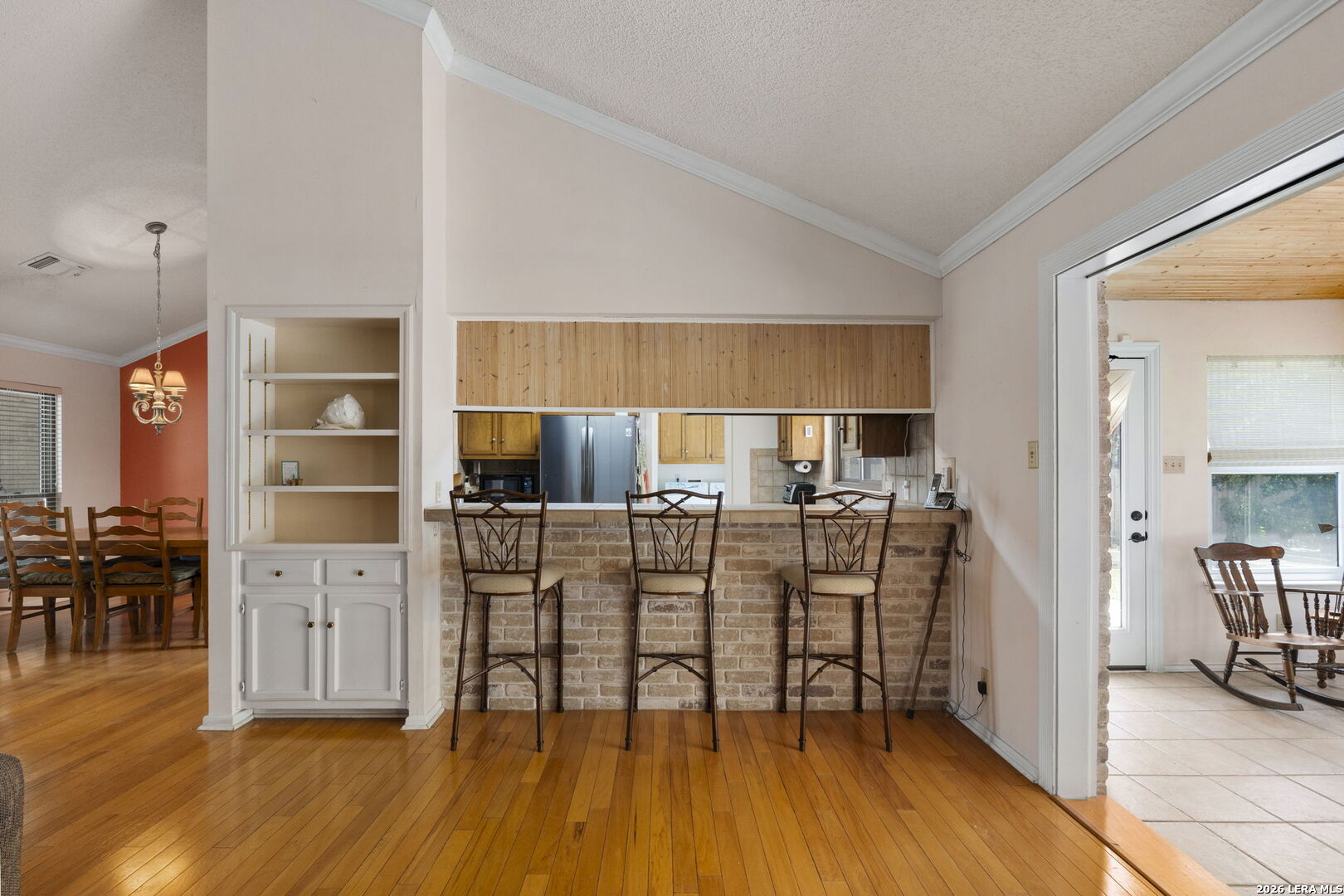 2422 Shadow Cliff St