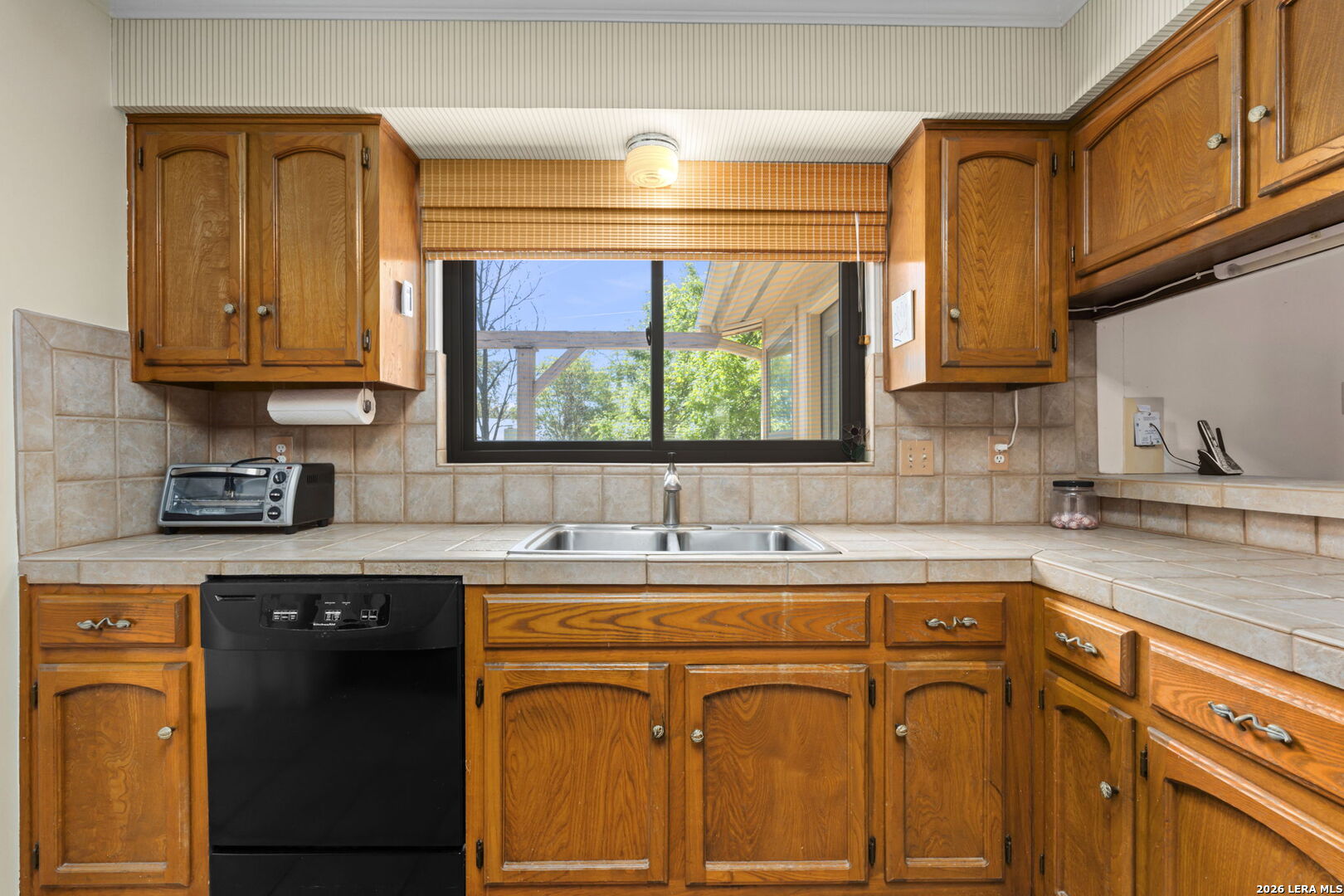 2422 Shadow Cliff St