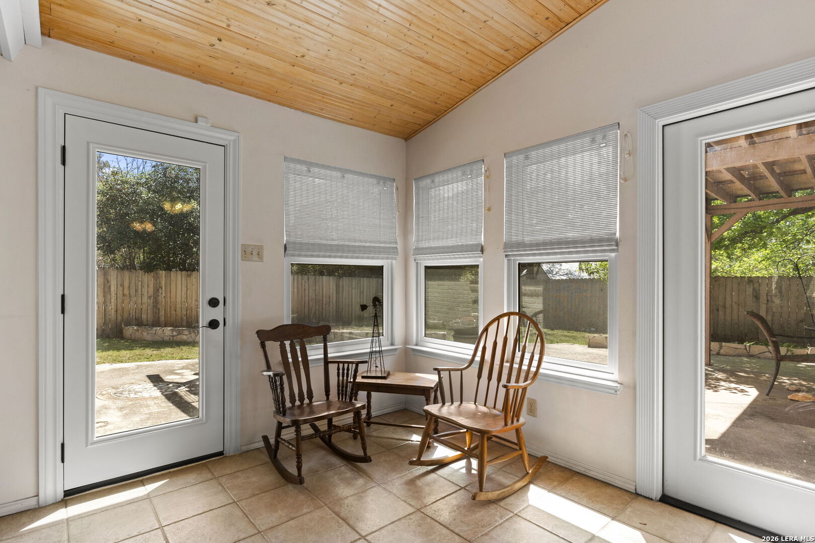 2422 Shadow Cliff St