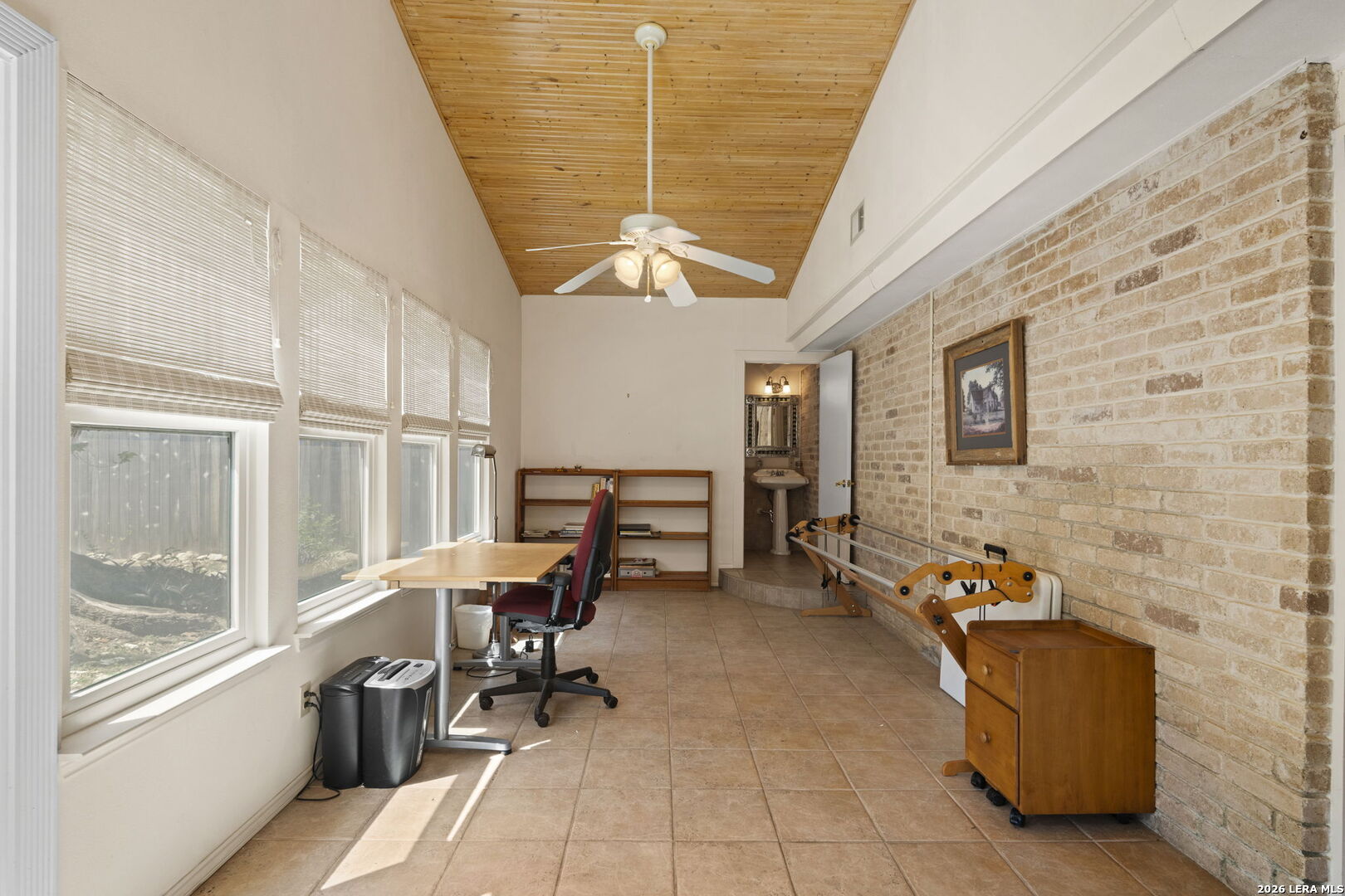 2422 Shadow Cliff St