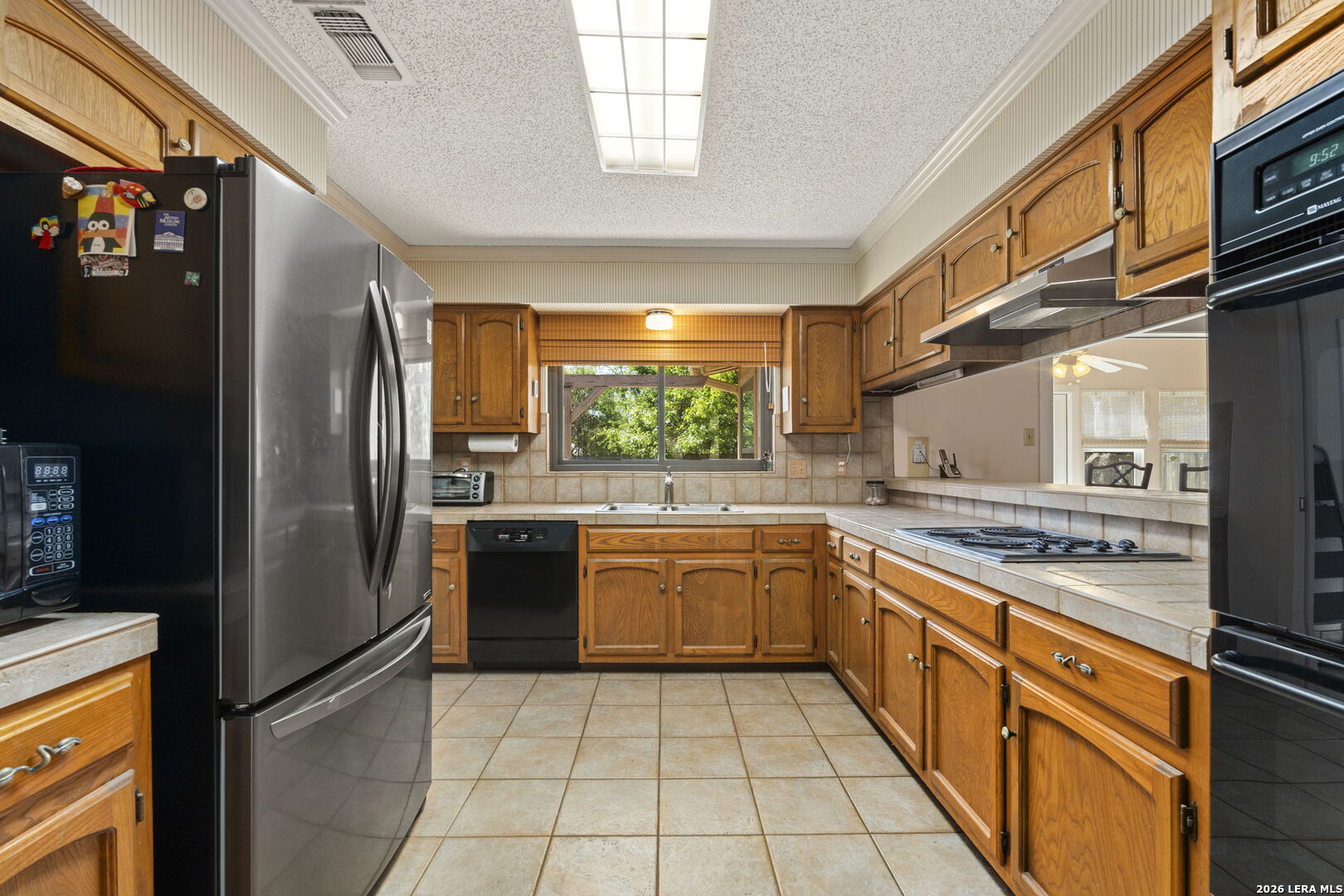 2422 Shadow Cliff St