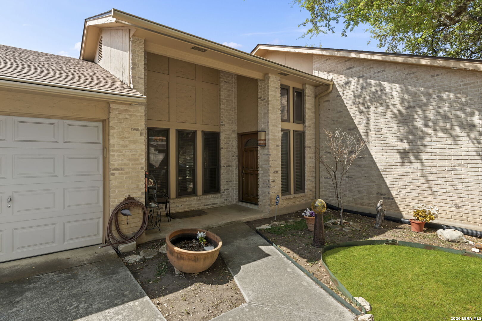 2422 Shadow Cliff St