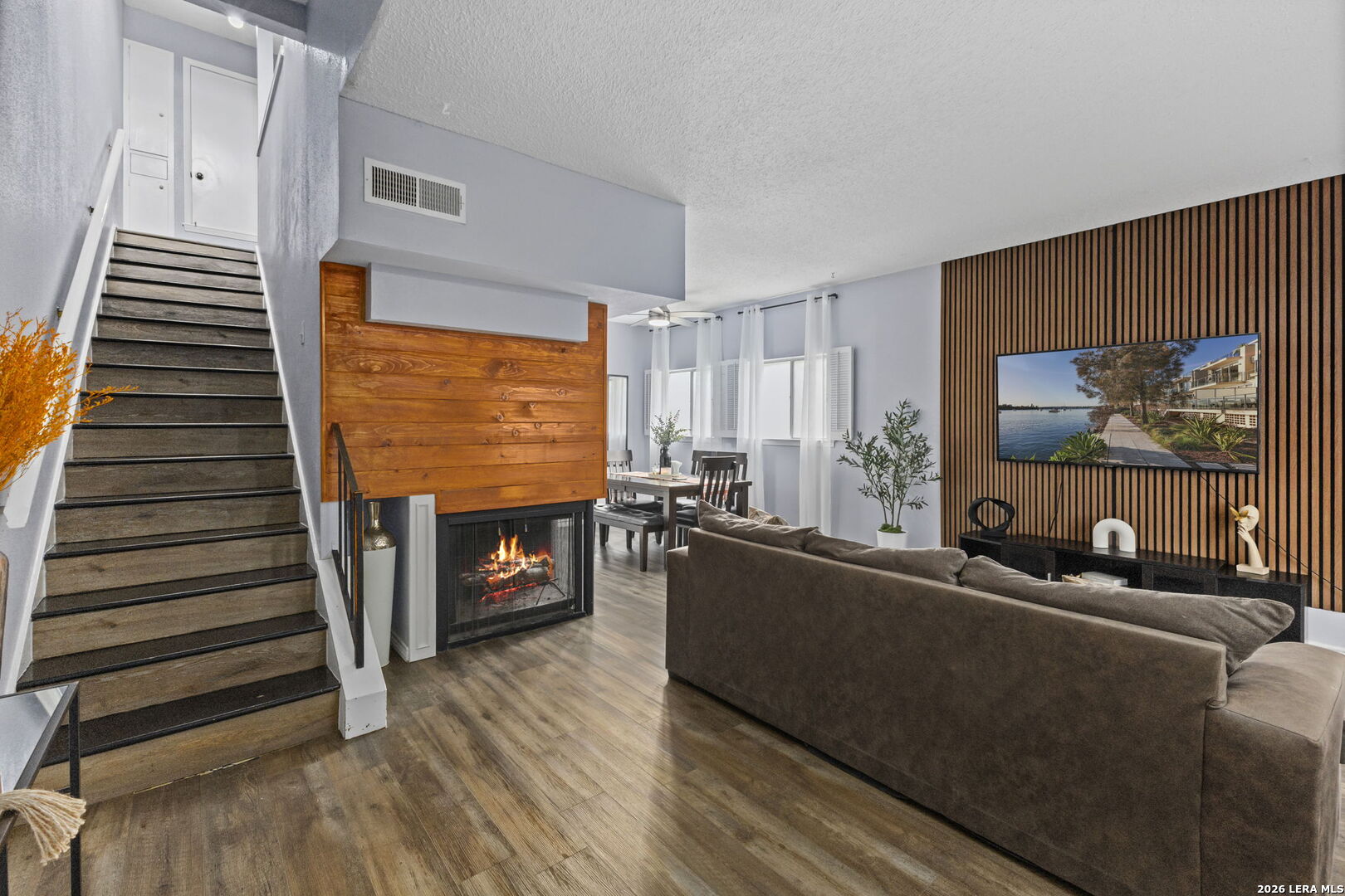 7123 Thrush View 8