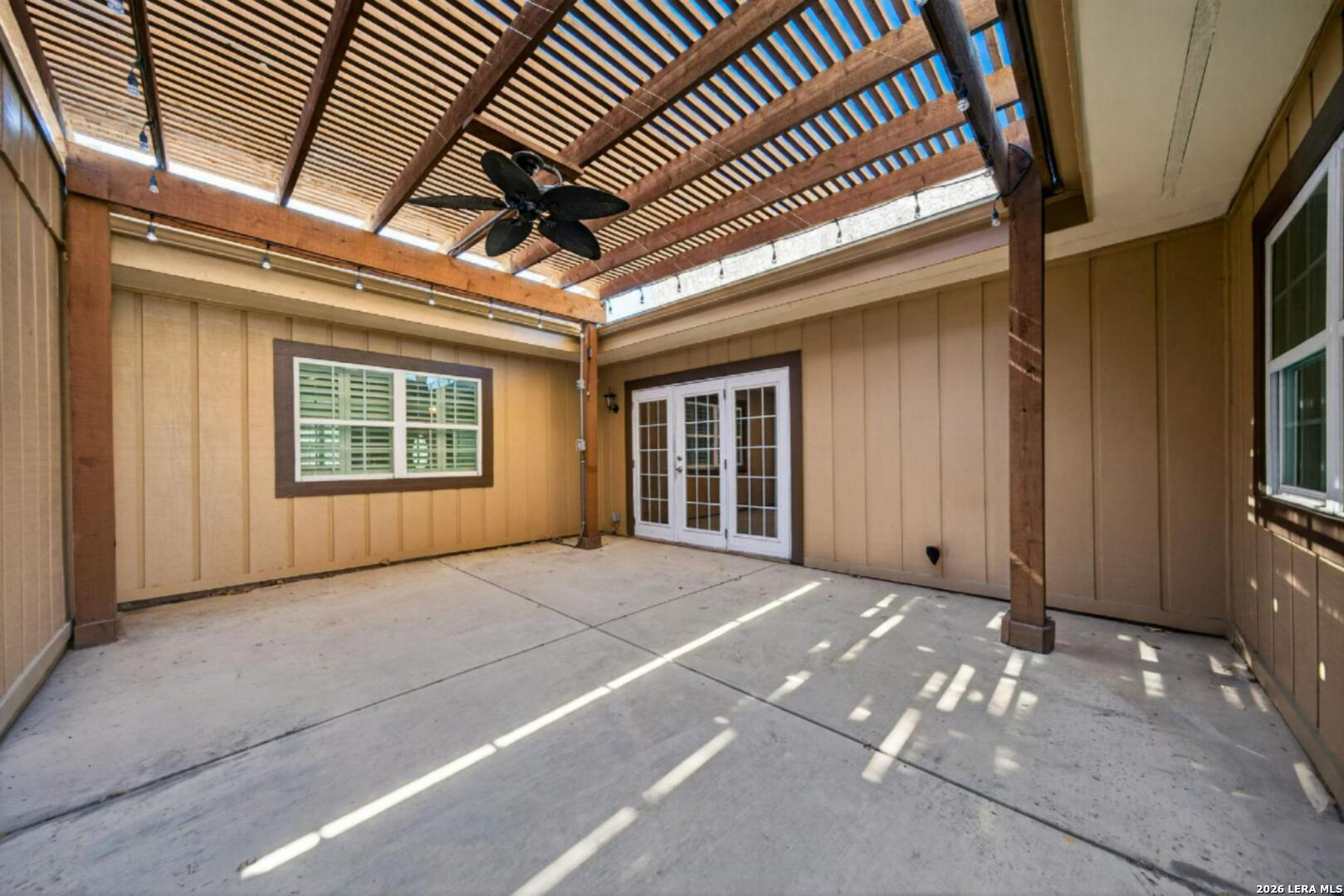 6750 Crown Ridge