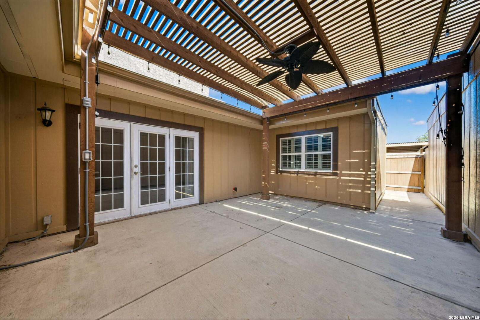 6750 Crown Ridge