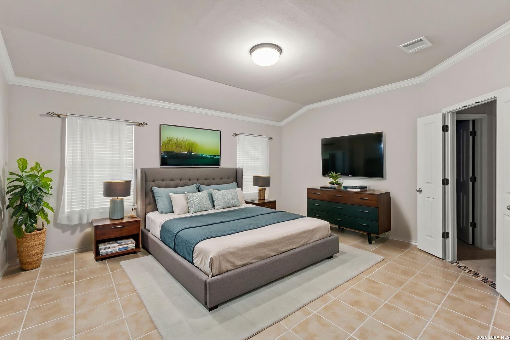 806 Point Valley