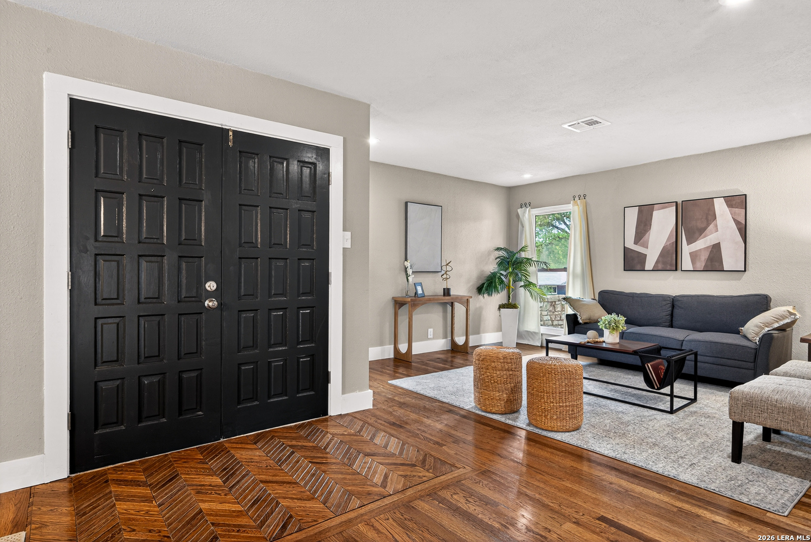 5935 forest knoll