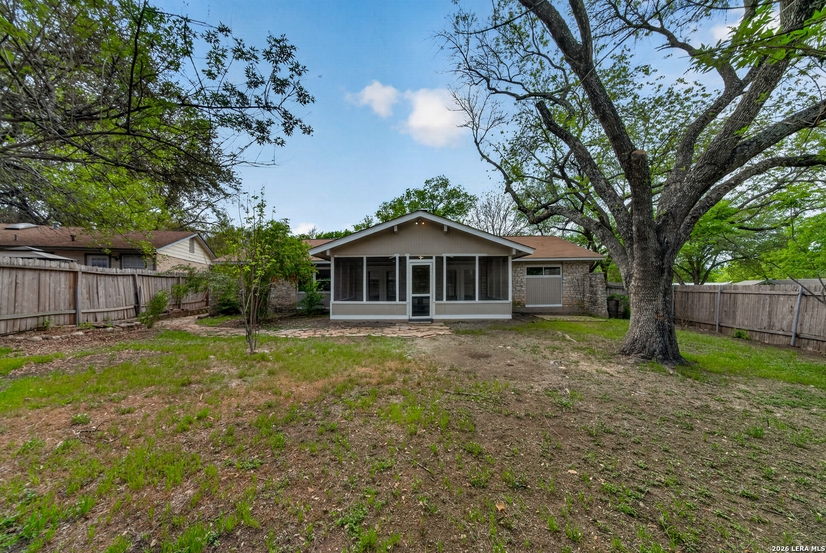 5935 forest knoll