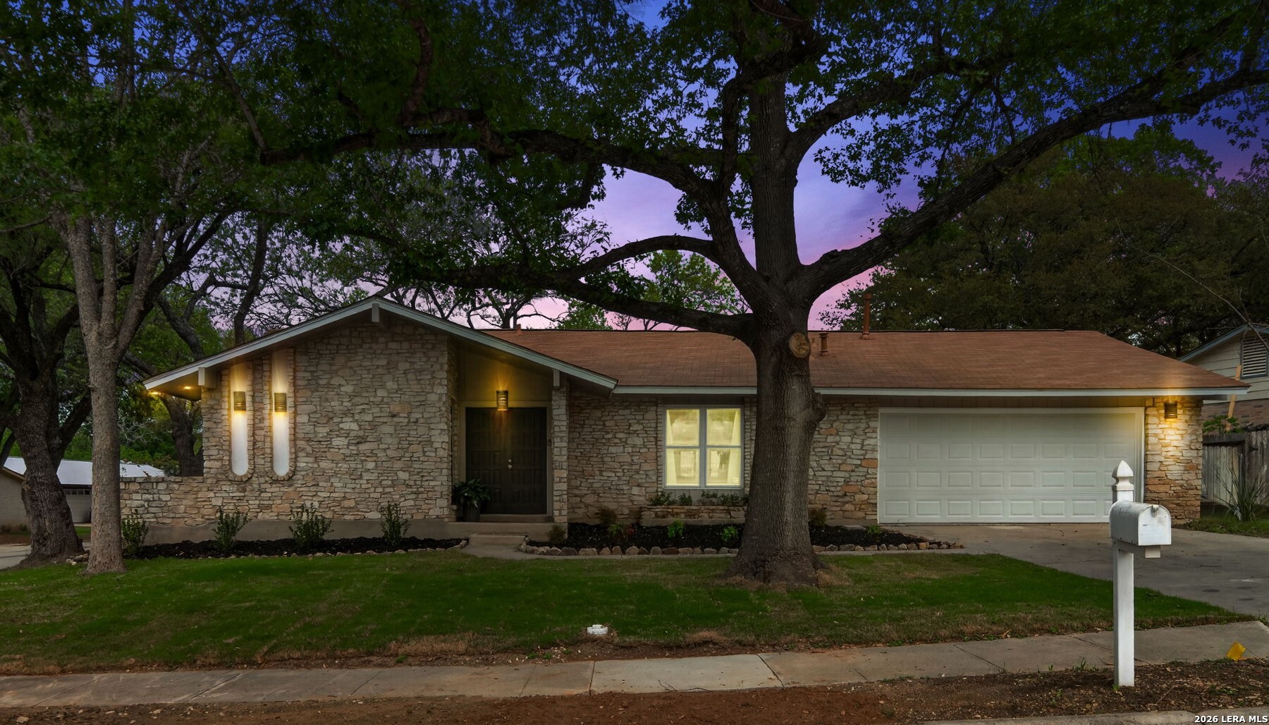 5935 forest knoll