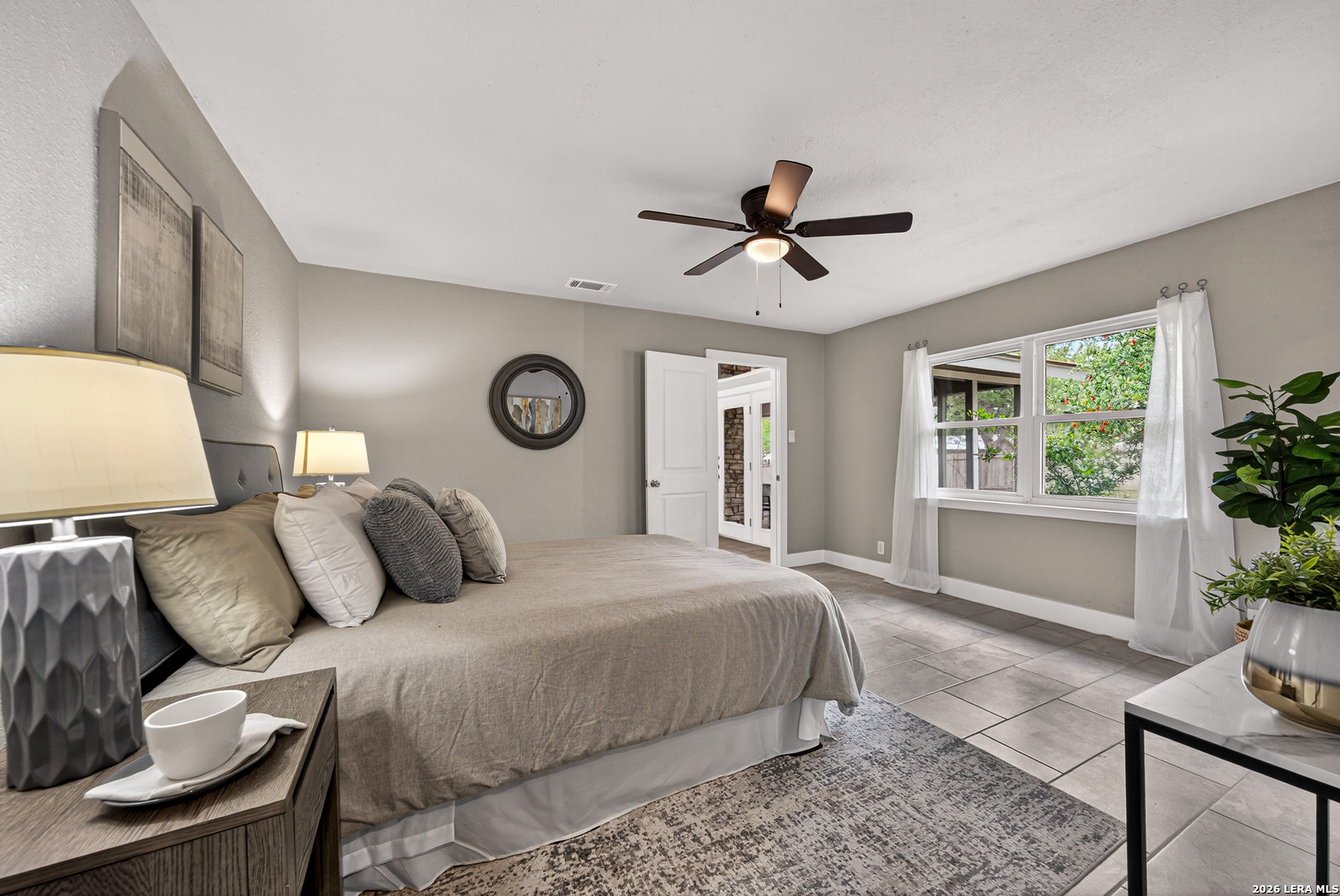 5935 forest knoll