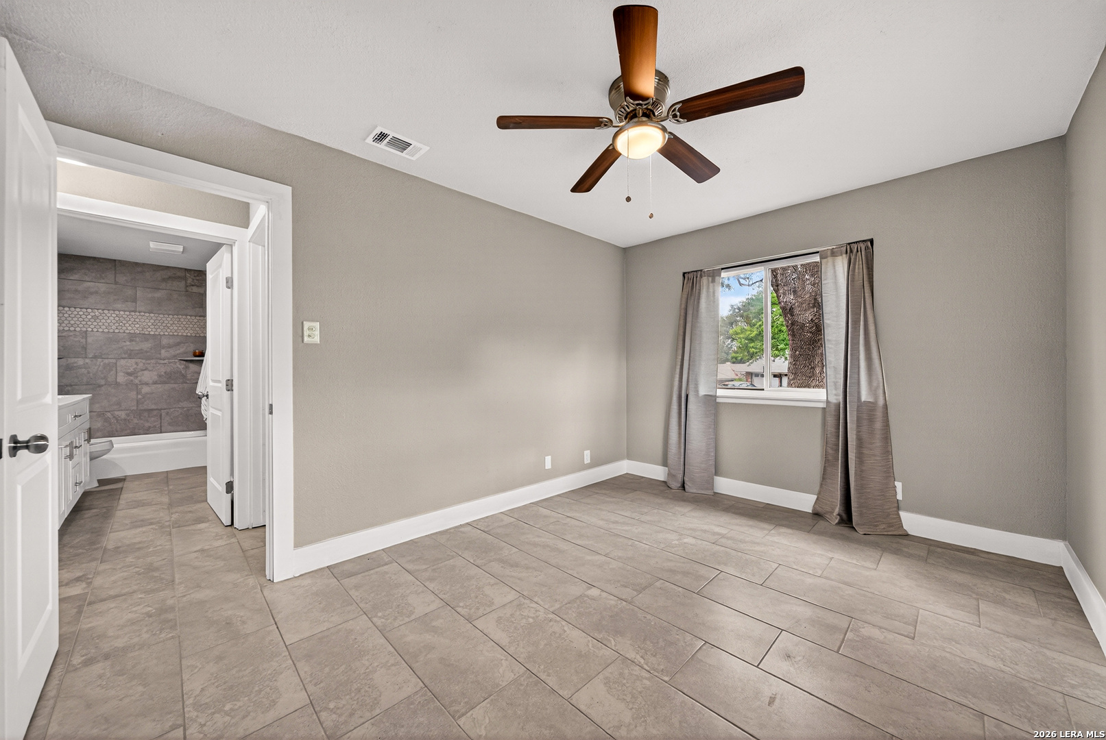 5935 forest knoll