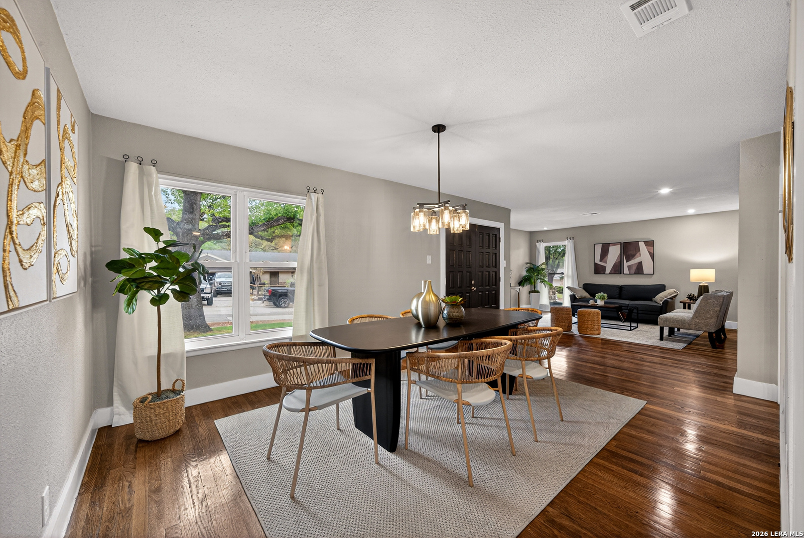 5935 forest knoll