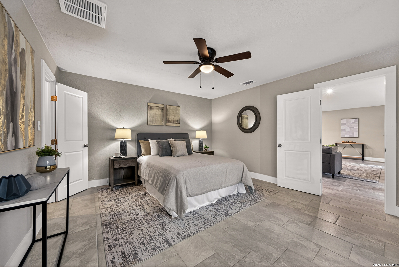 5935 forest knoll