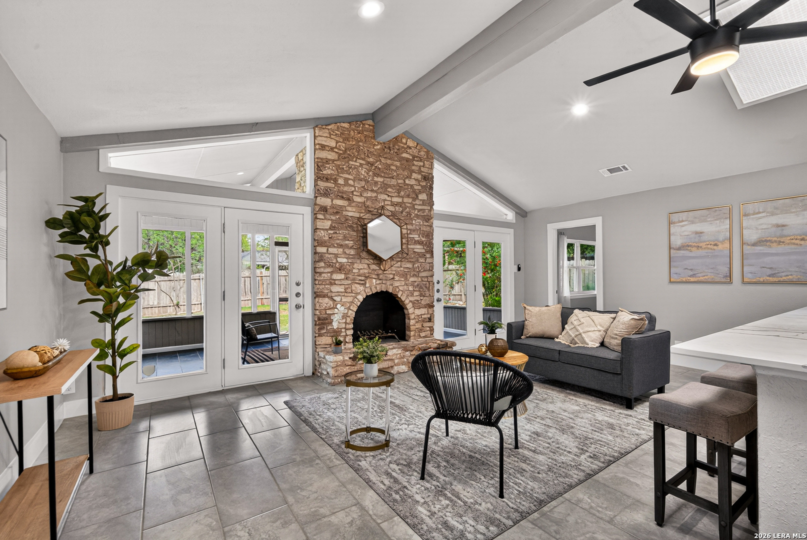 5935 forest knoll