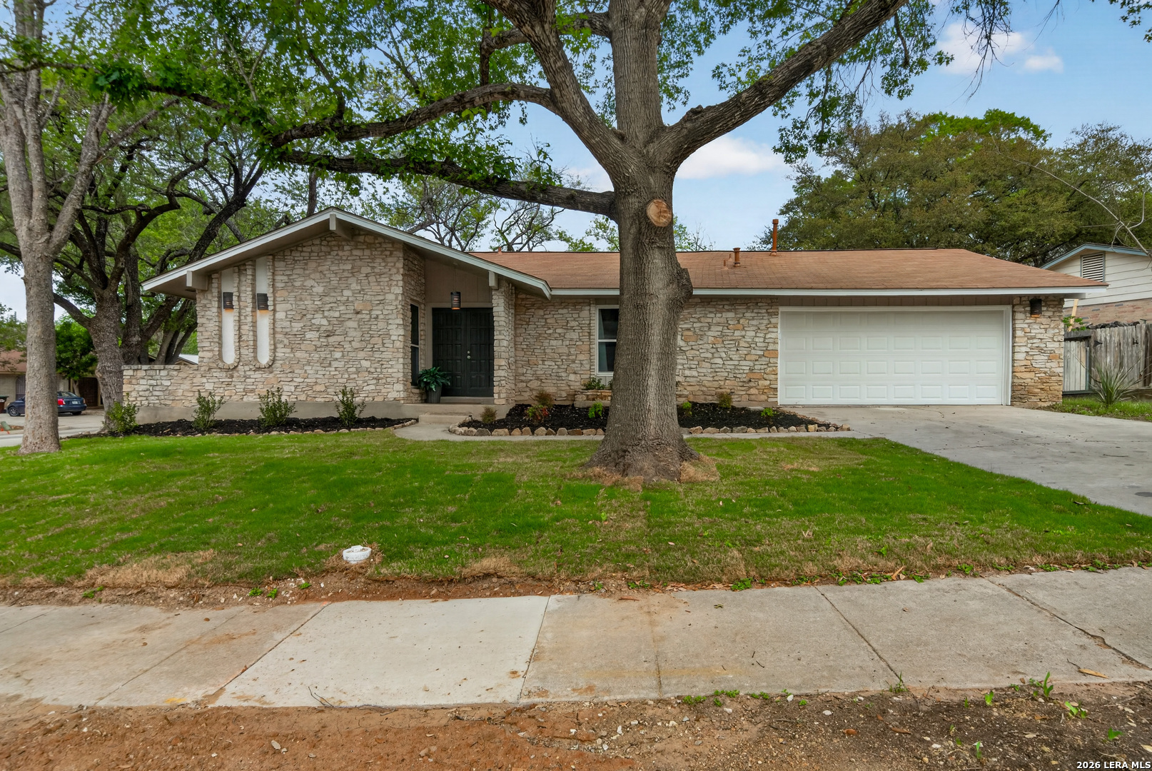 5935 forest knoll