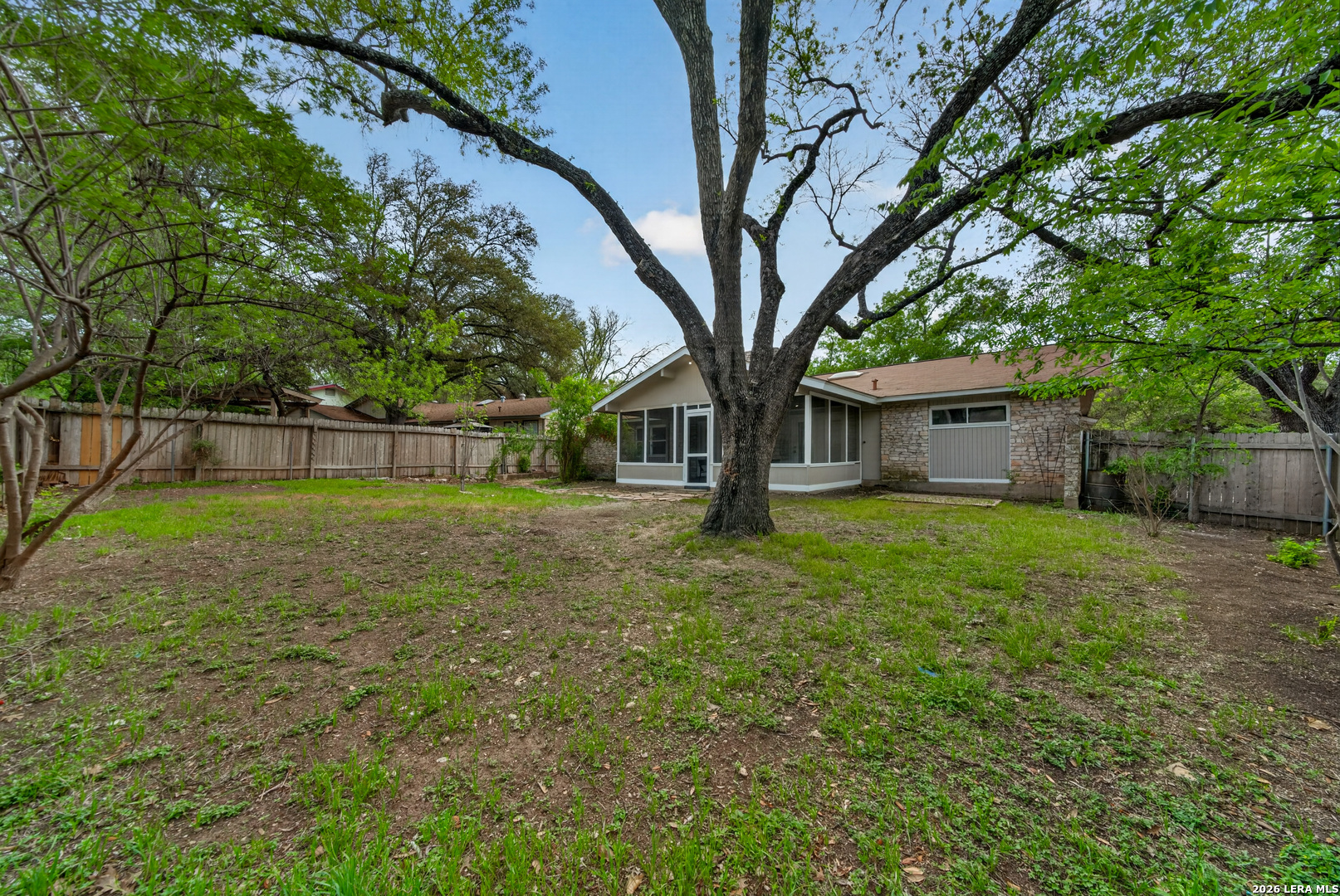 5935 forest knoll