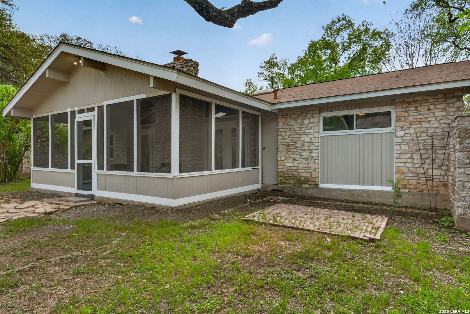 5935 forest knoll