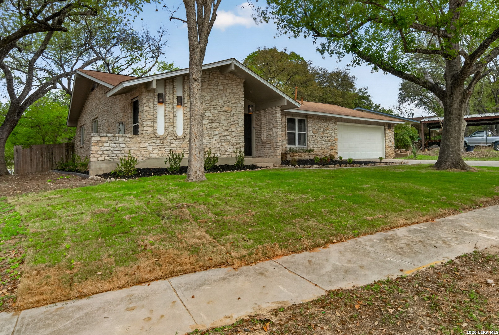 5935 forest knoll