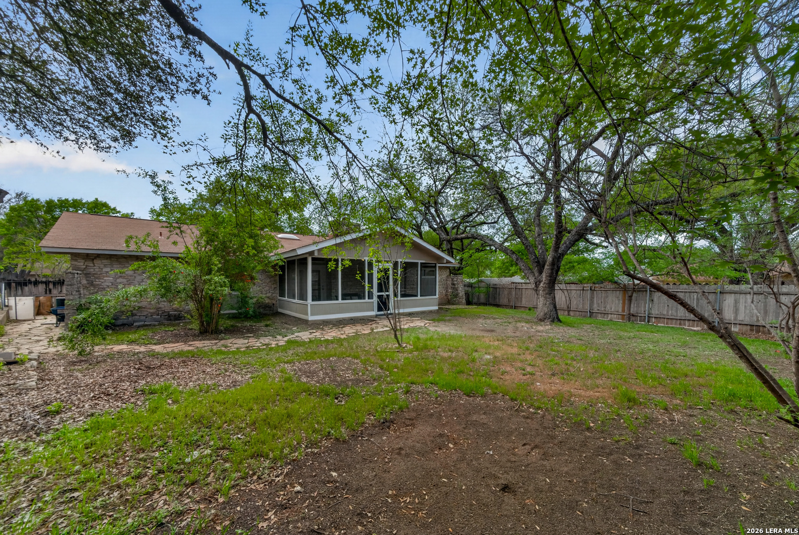 5935 forest knoll