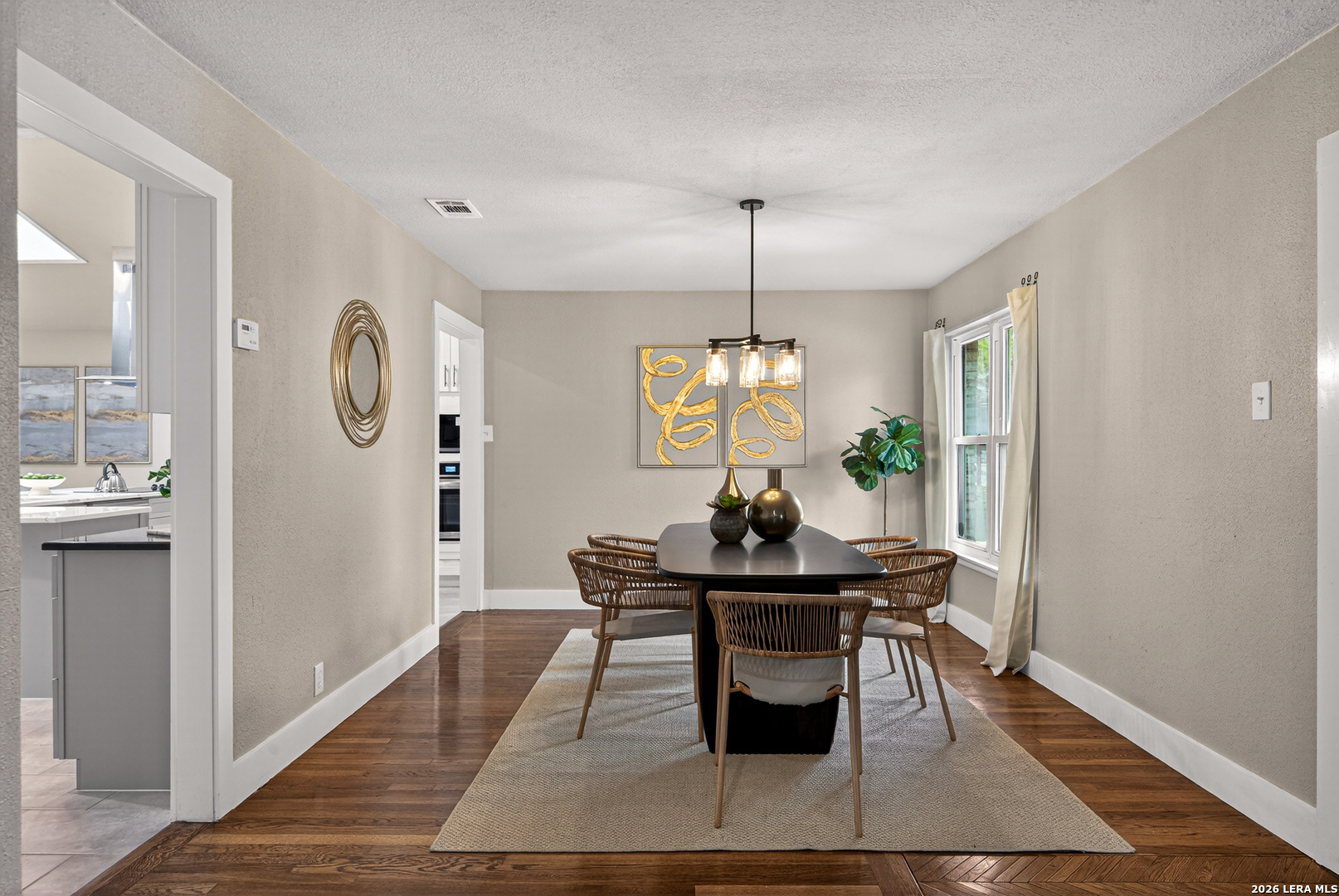 5935 forest knoll