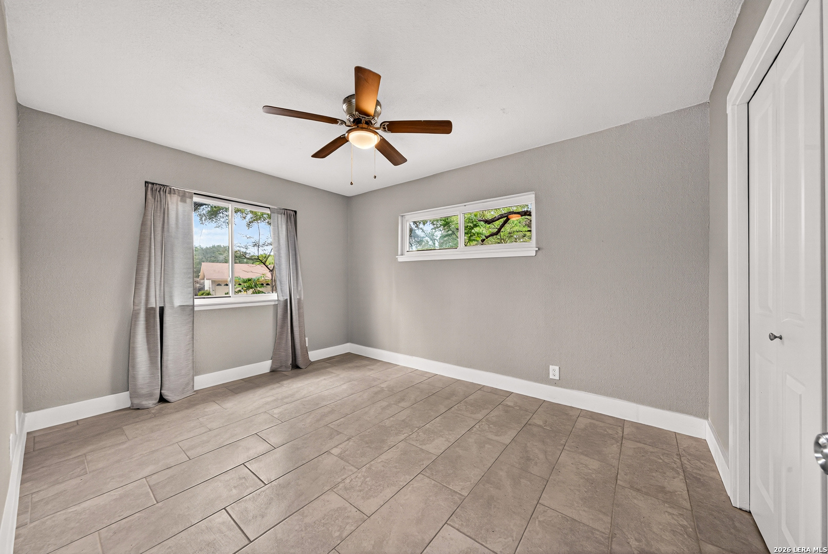 5935 forest knoll