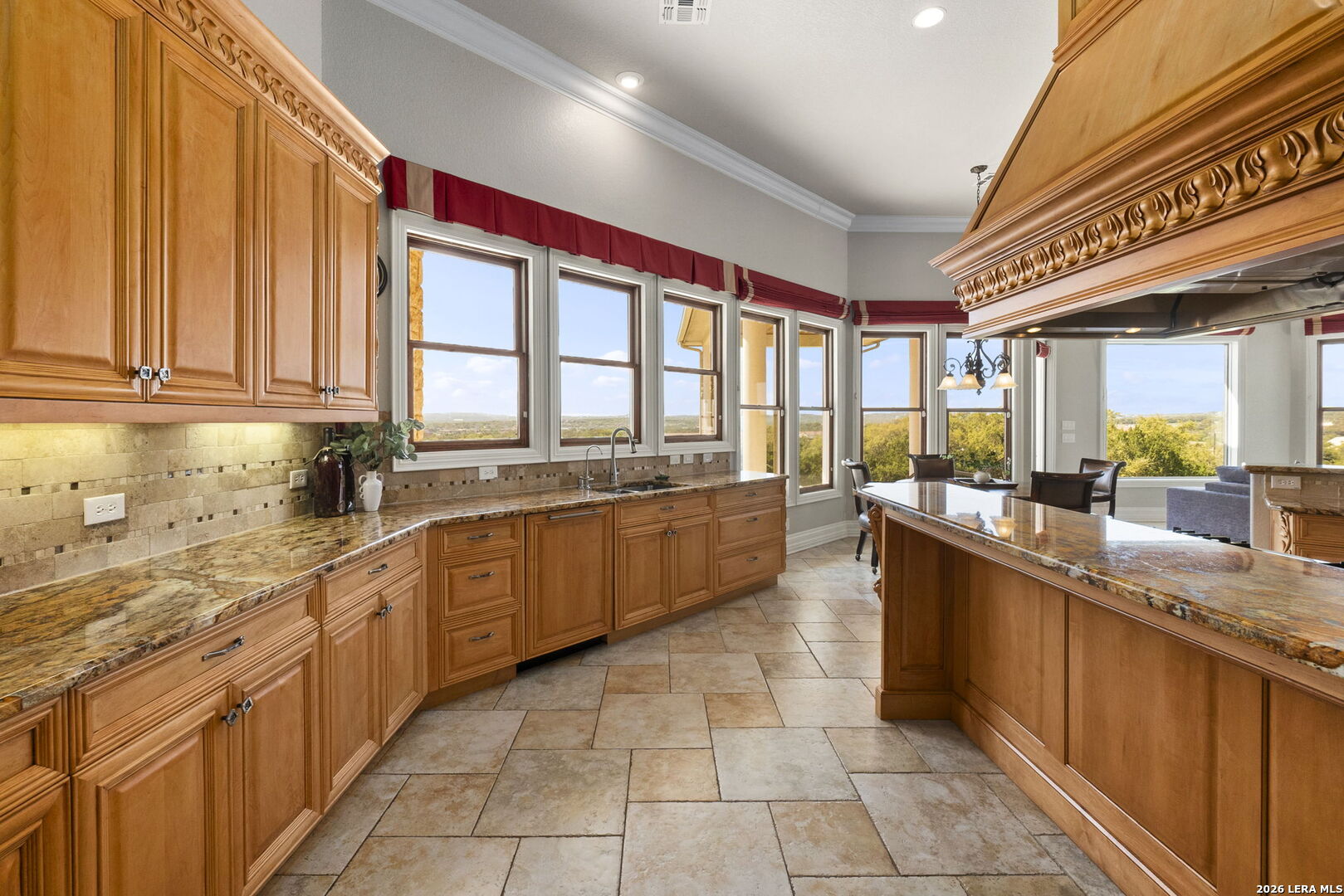 6762 MANOR HL