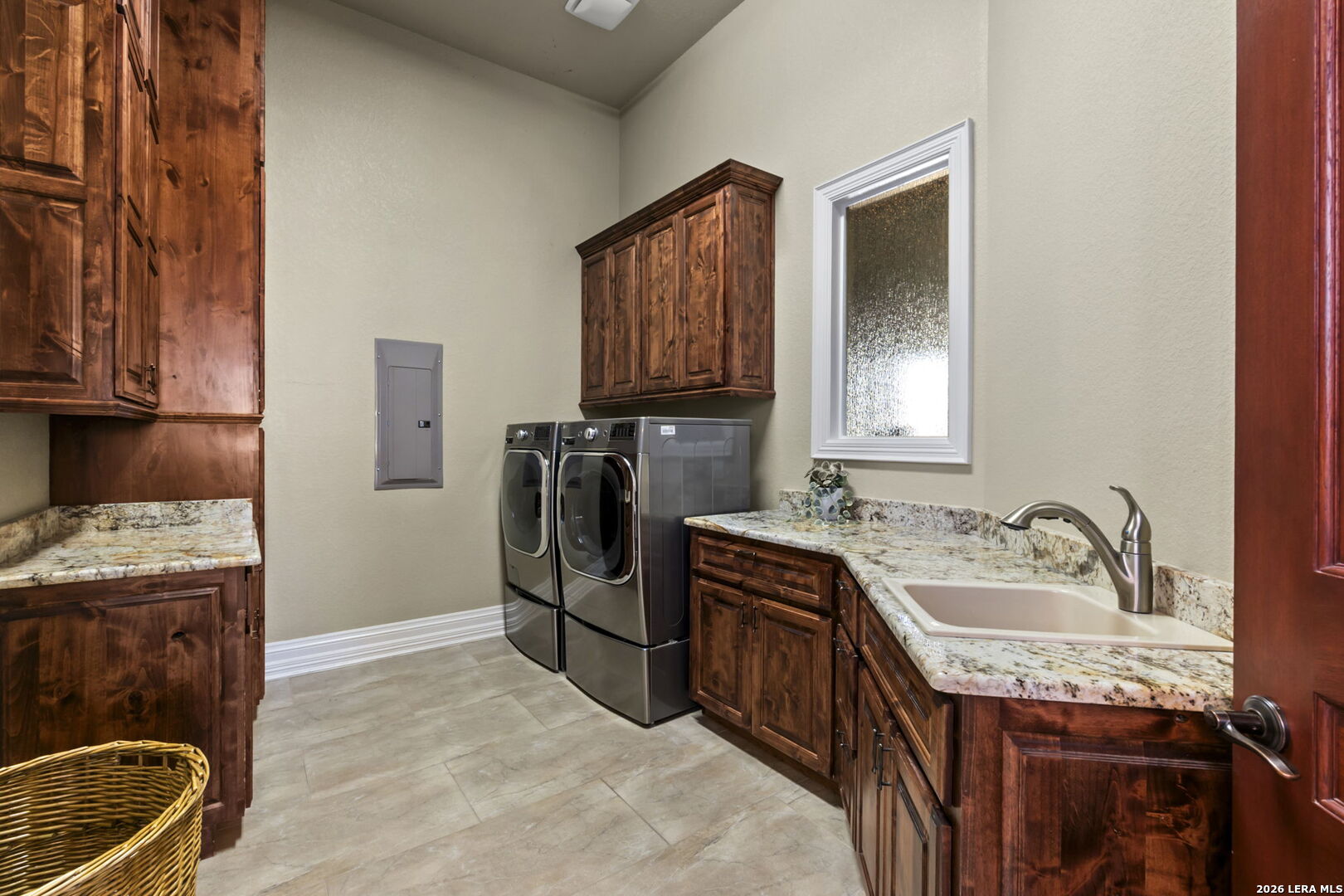 6762 MANOR HL