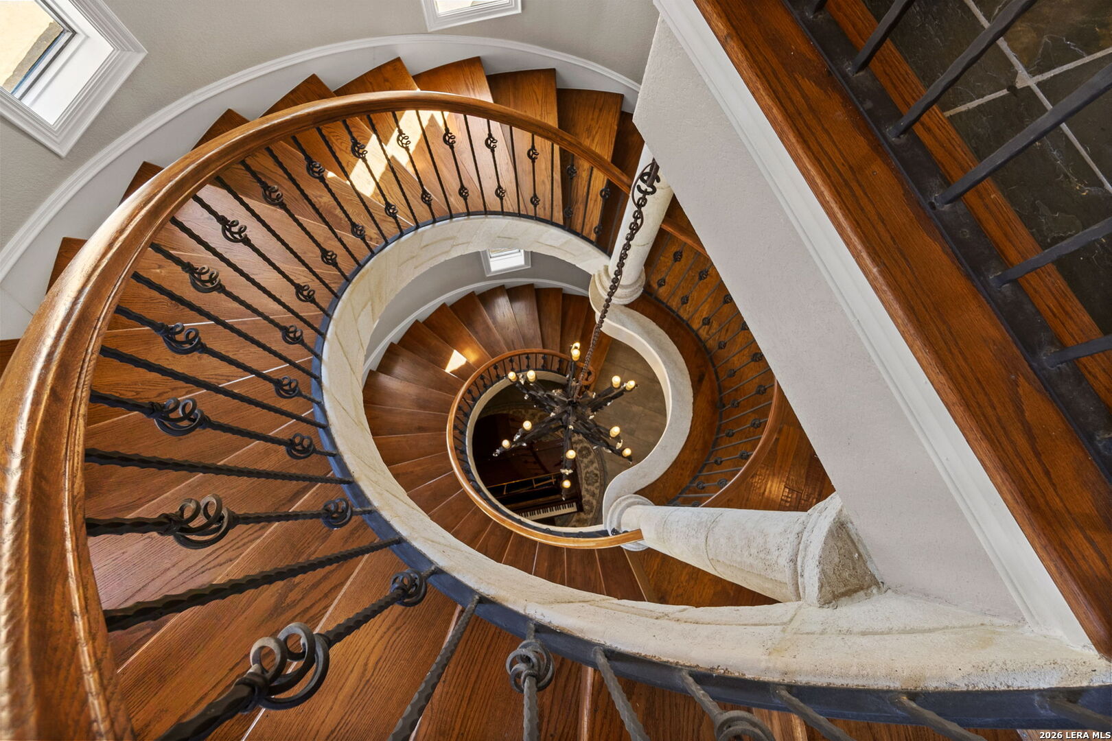 6762 MANOR HL