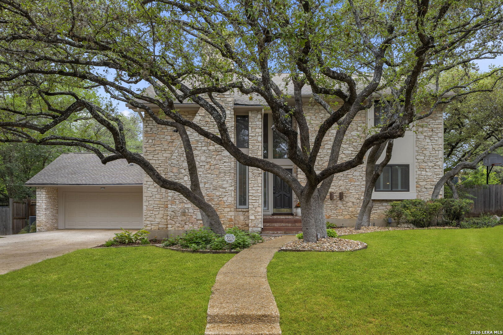3515 Hunters Circle