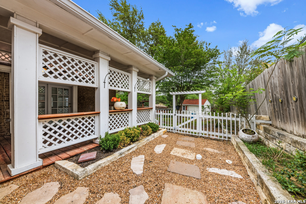5010 CRESTWOOD DR