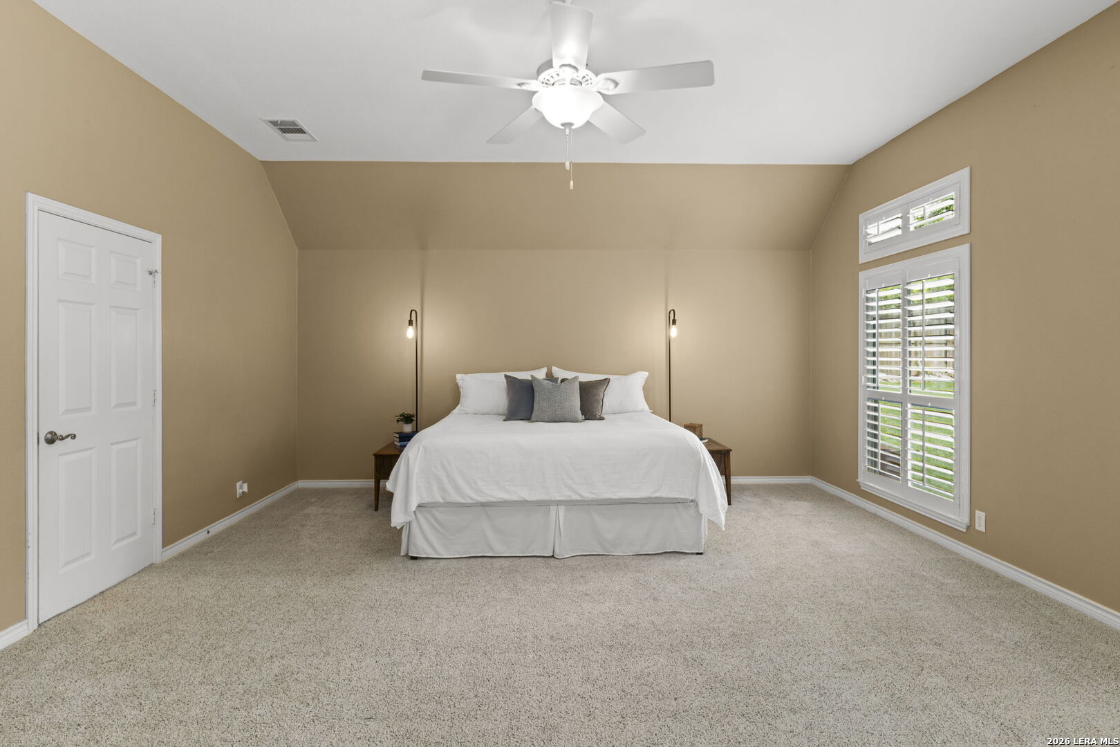 8511 Monument Oak